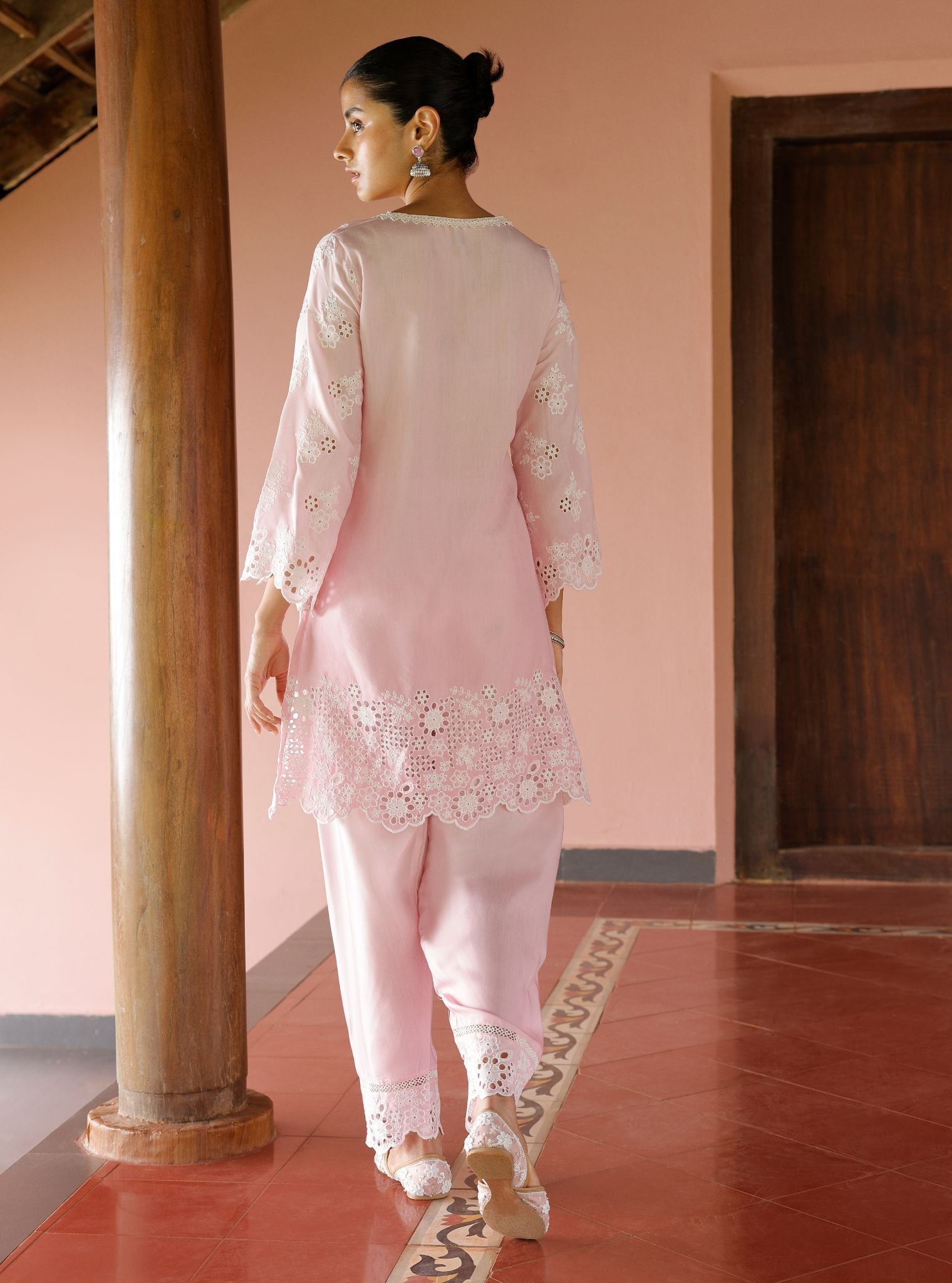 Mulmul Ombre Lawn Jaithra Pink Kurta With Mulmul Ombre Lawn Jaithra Pink Pant