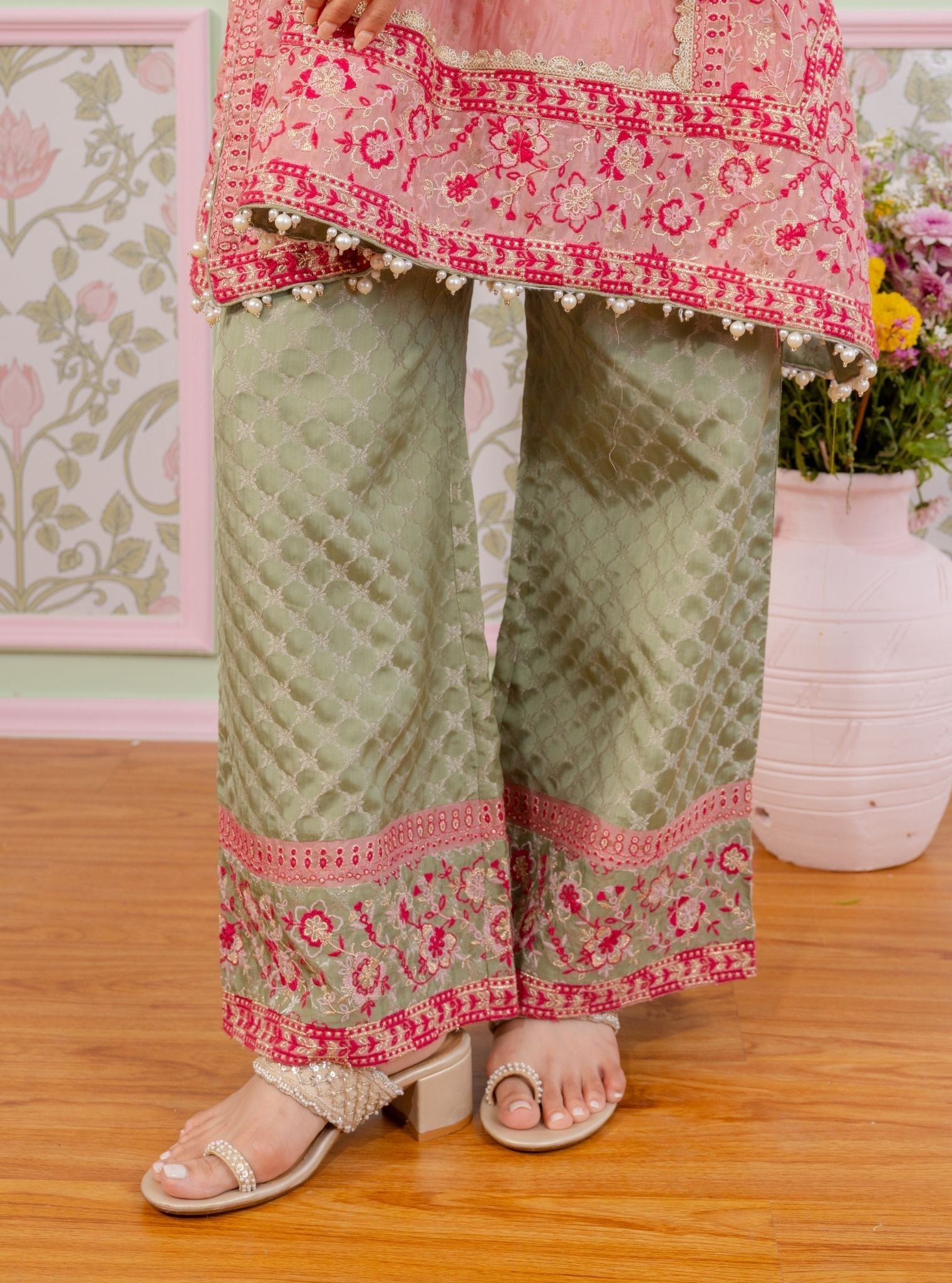 Mulmul Banarsi Mangal Pink Kurta With Mulmul Banarsi Mangal Green Pant