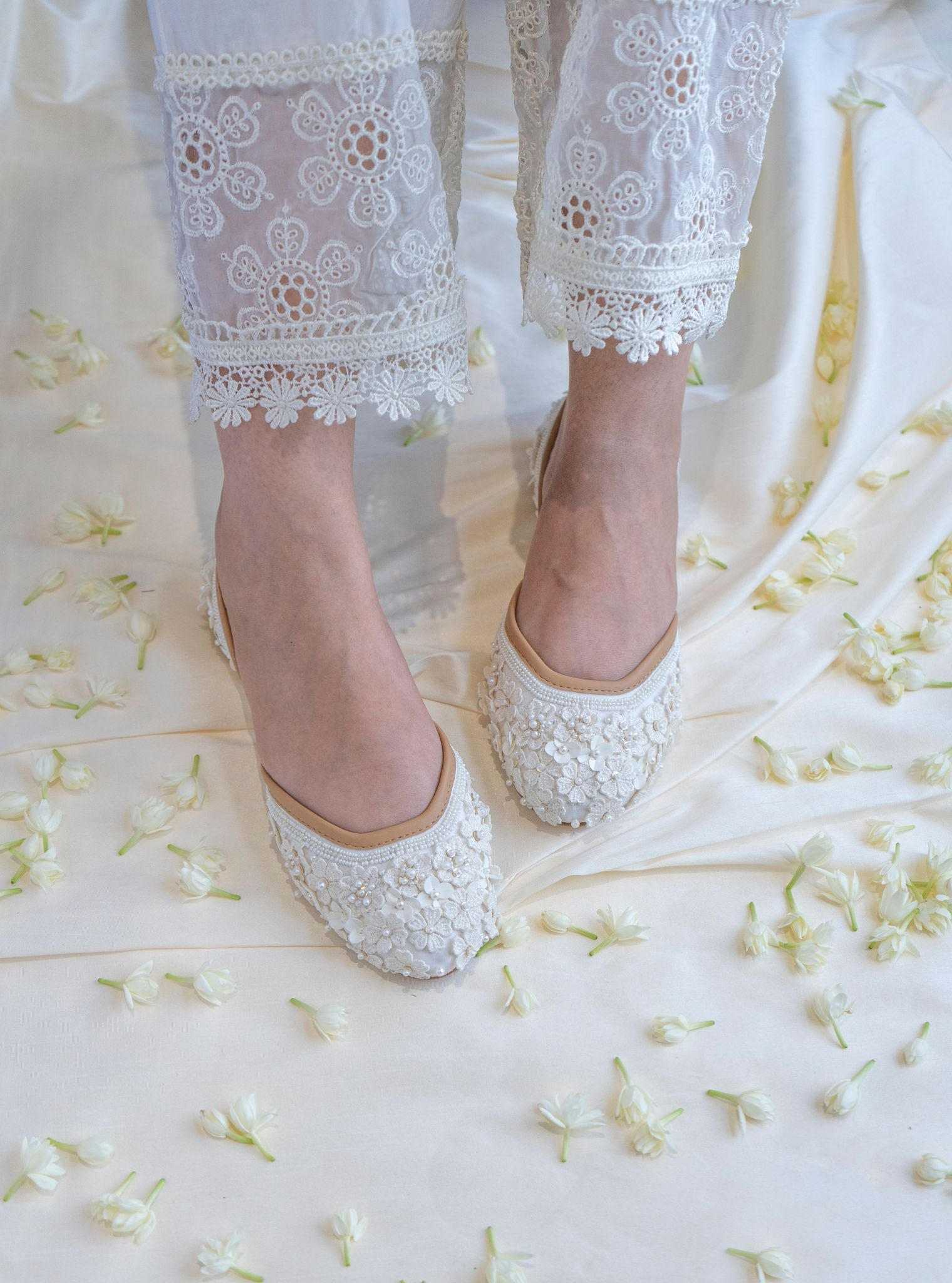 Gulnar Off White Vegan Jutti