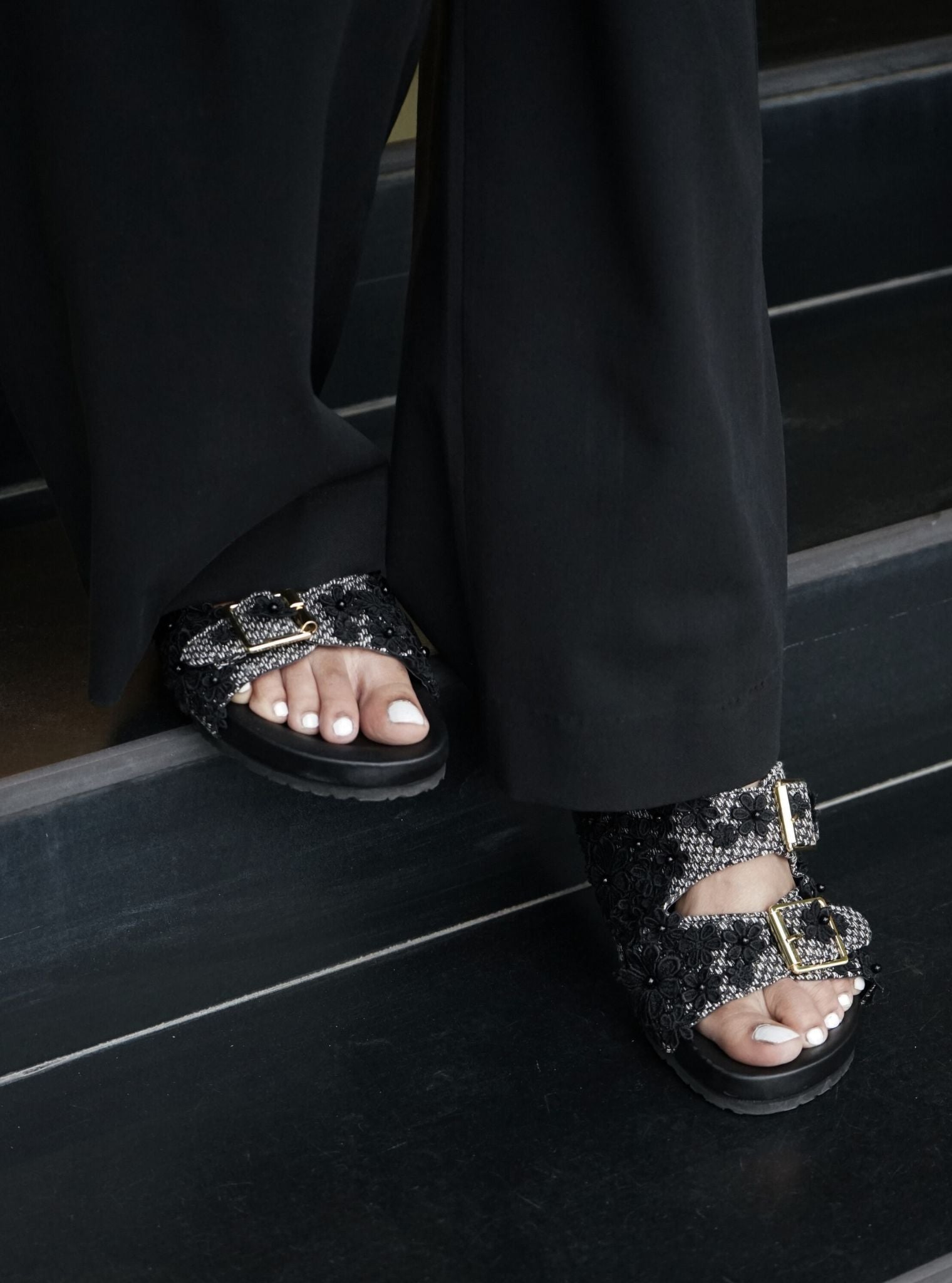 Simrat Black Vegan Slider