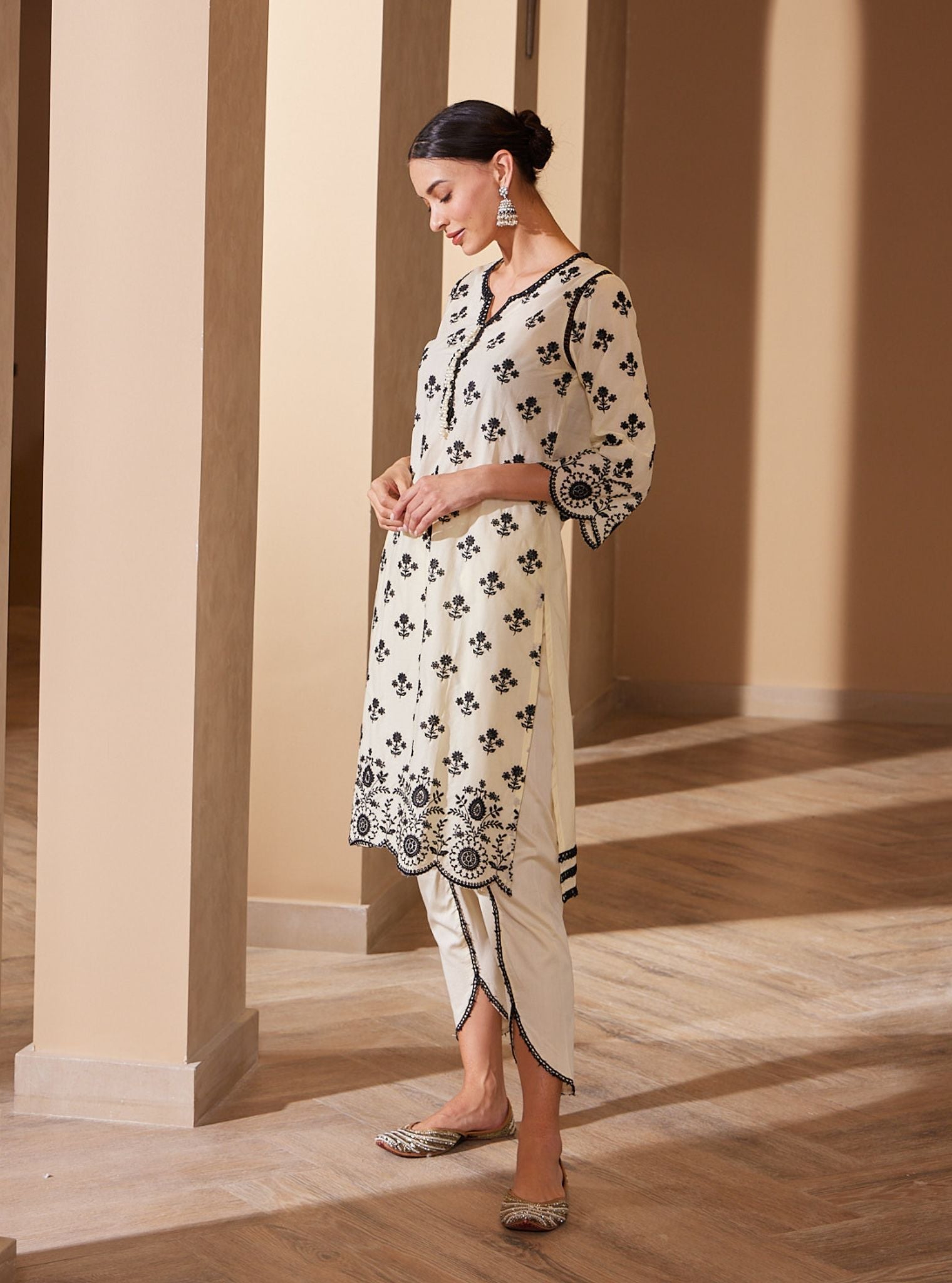 Mulmul Cotton Arpora Off White Kurta With Mulmul Sanemi Dhoti Pant