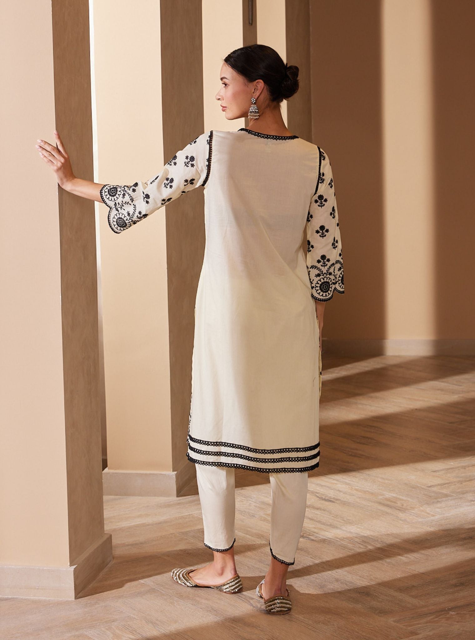 Mulmul Cotton Arpora Off White Kurta With Mulmul Sanemi Dhoti Pant