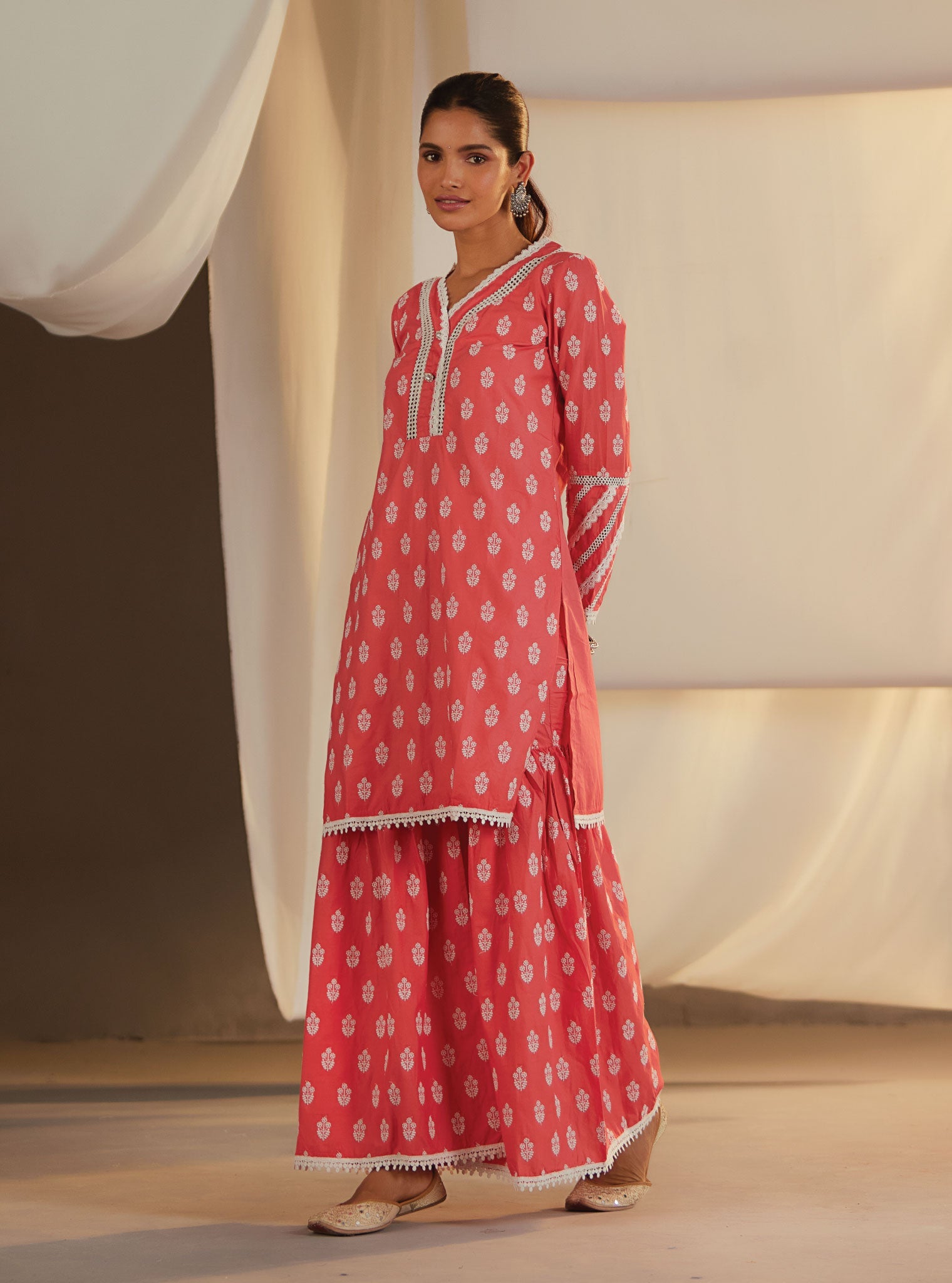 Mulmul Cotton Savina Kurta With Savina Garara