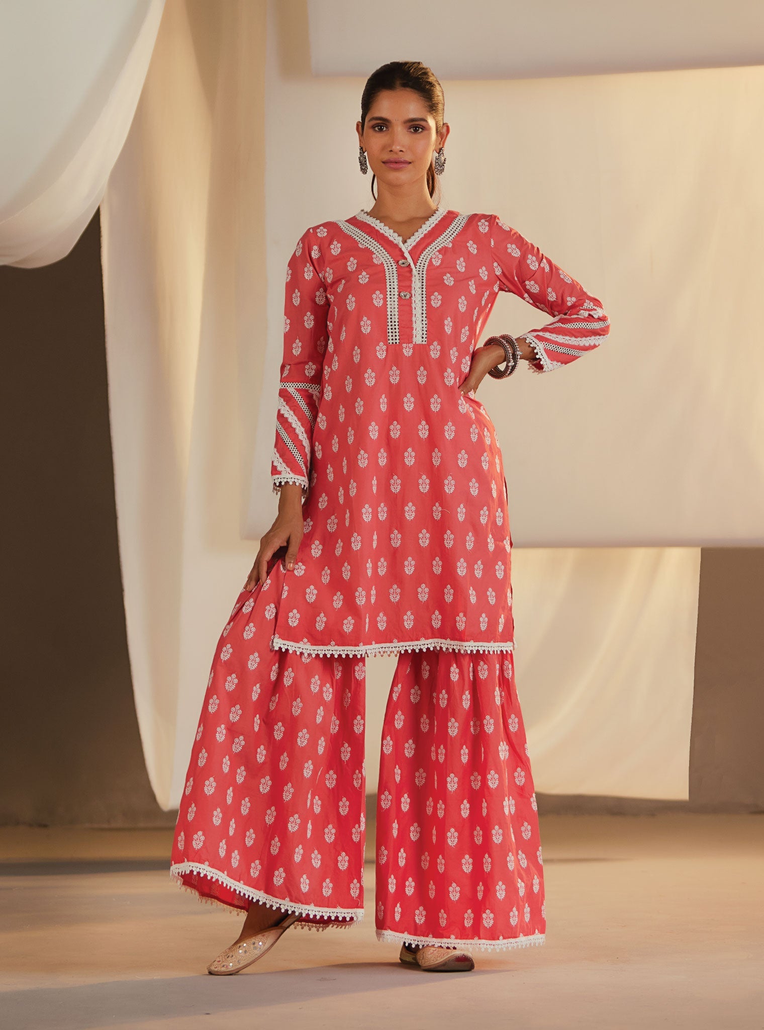 Mulmul Cotton Savina Kurta With Savina Garara