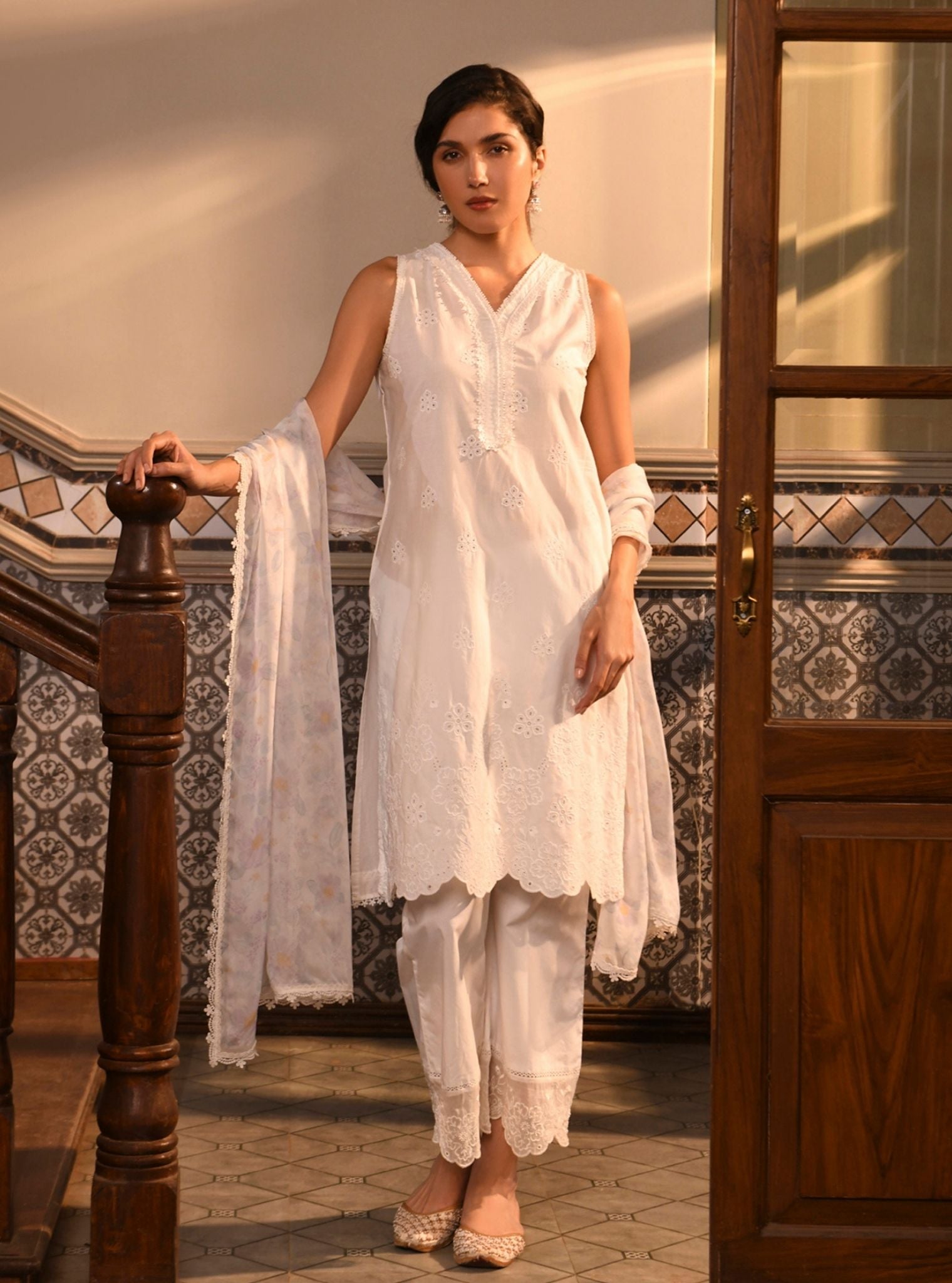 Mulmul Cotton Tesni White Kurta With Mulmul Cotton Tesni White Pant