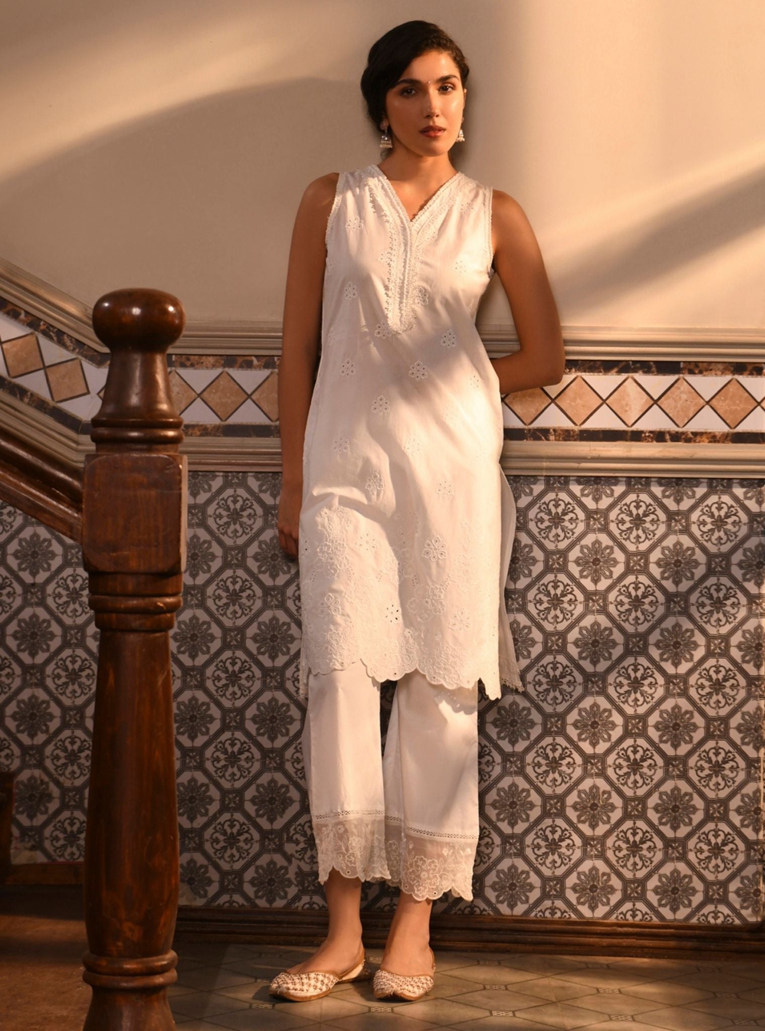 Mulmul Cotton Tesni White Kurta With Mulmul Cotton Tesni White Pant