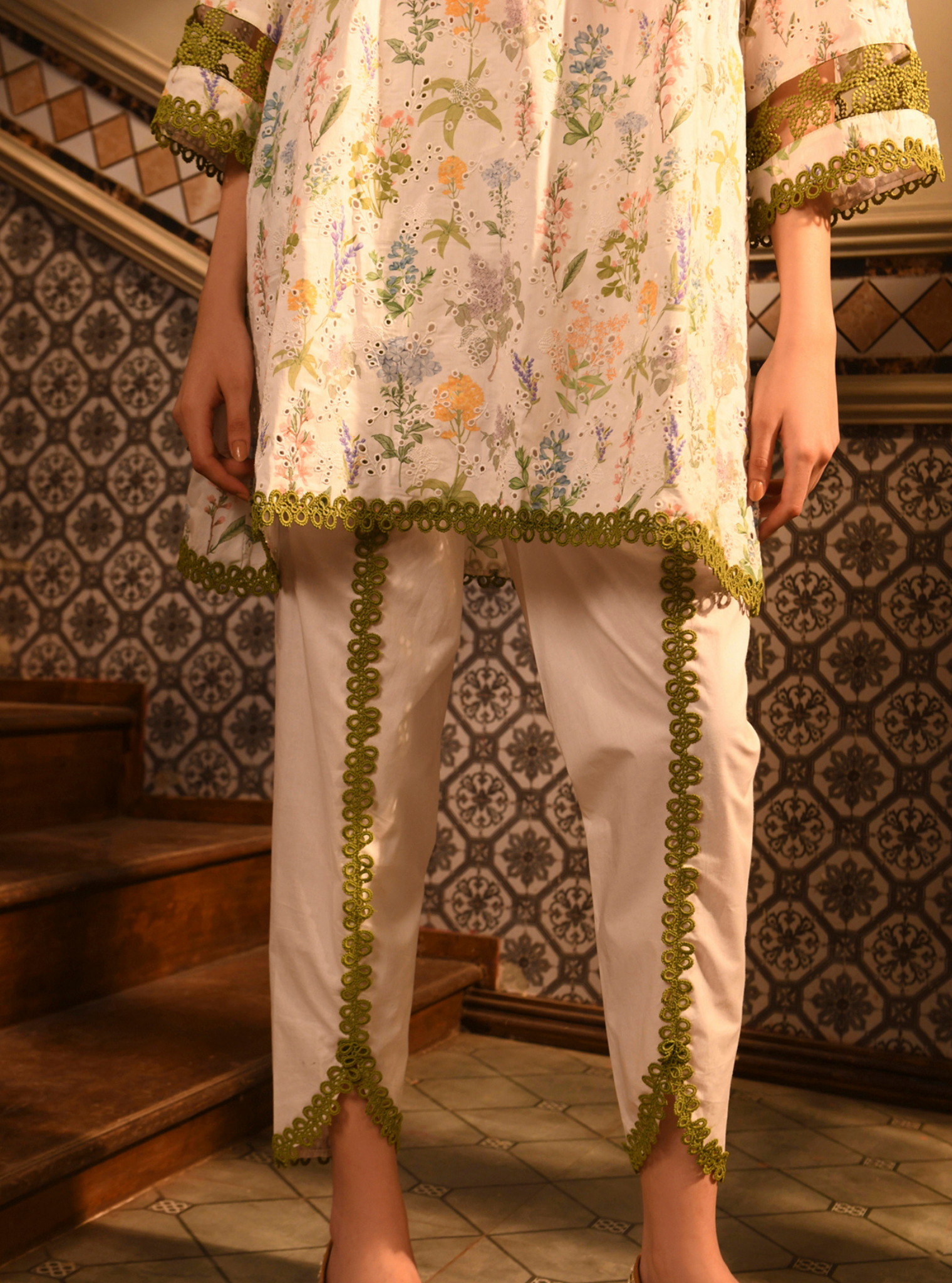 Mulmul Cotton Narika White Printed Kurta With Mulmul Cotton Narika White Pant