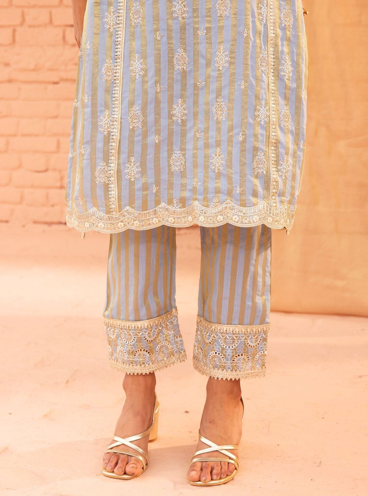 Mulmul Banarsi Hayden Blue Kurta With Mulmul Banarsi Hayden Blue Pant