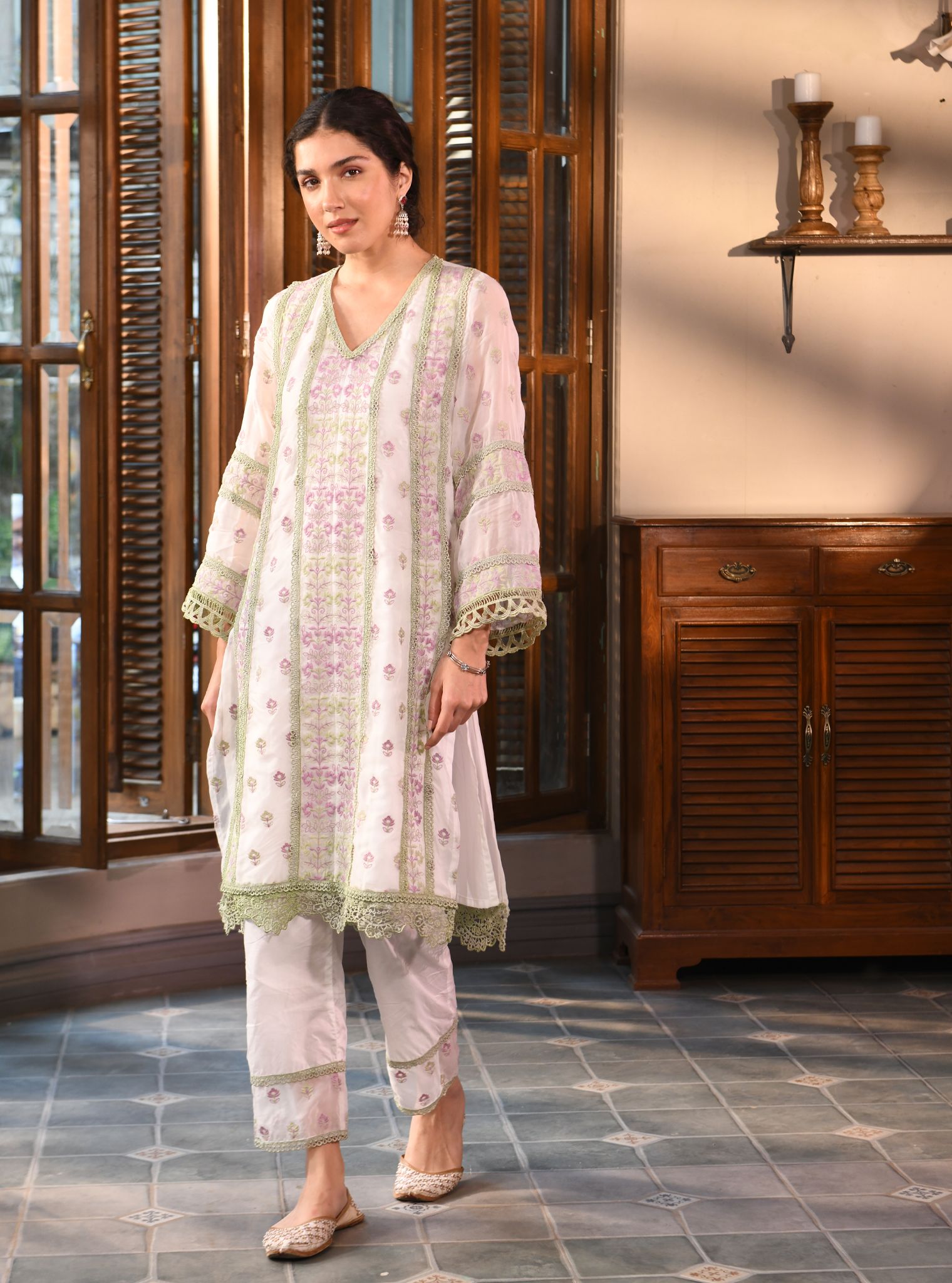 Mulmul Organza Paniz White Kurta With Mulmul Cotton Paniz White Pant