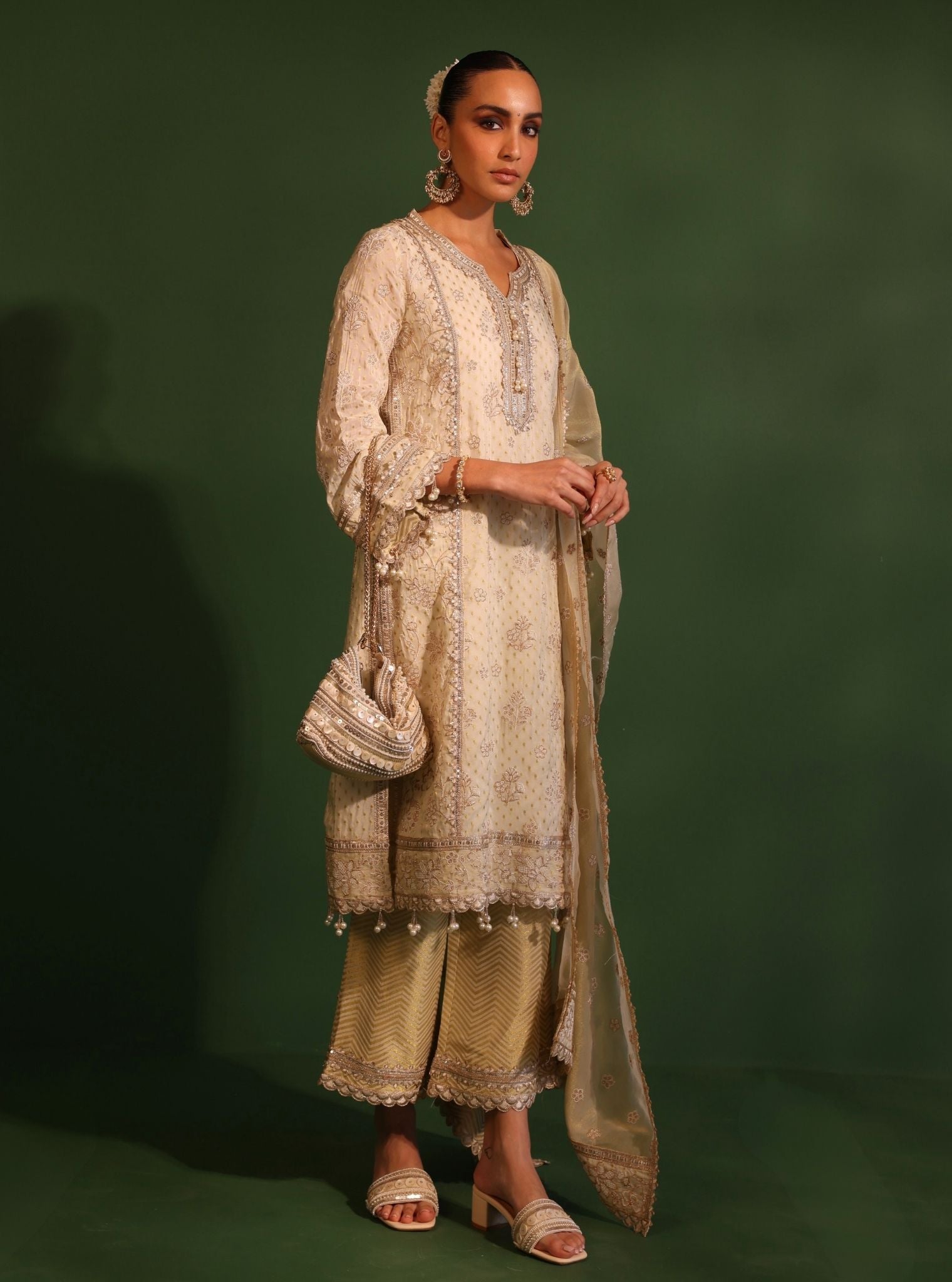 Mulmul Banarsi Dhol Off White Kurta With Mulmul Banarsi Dhol Off White Pant