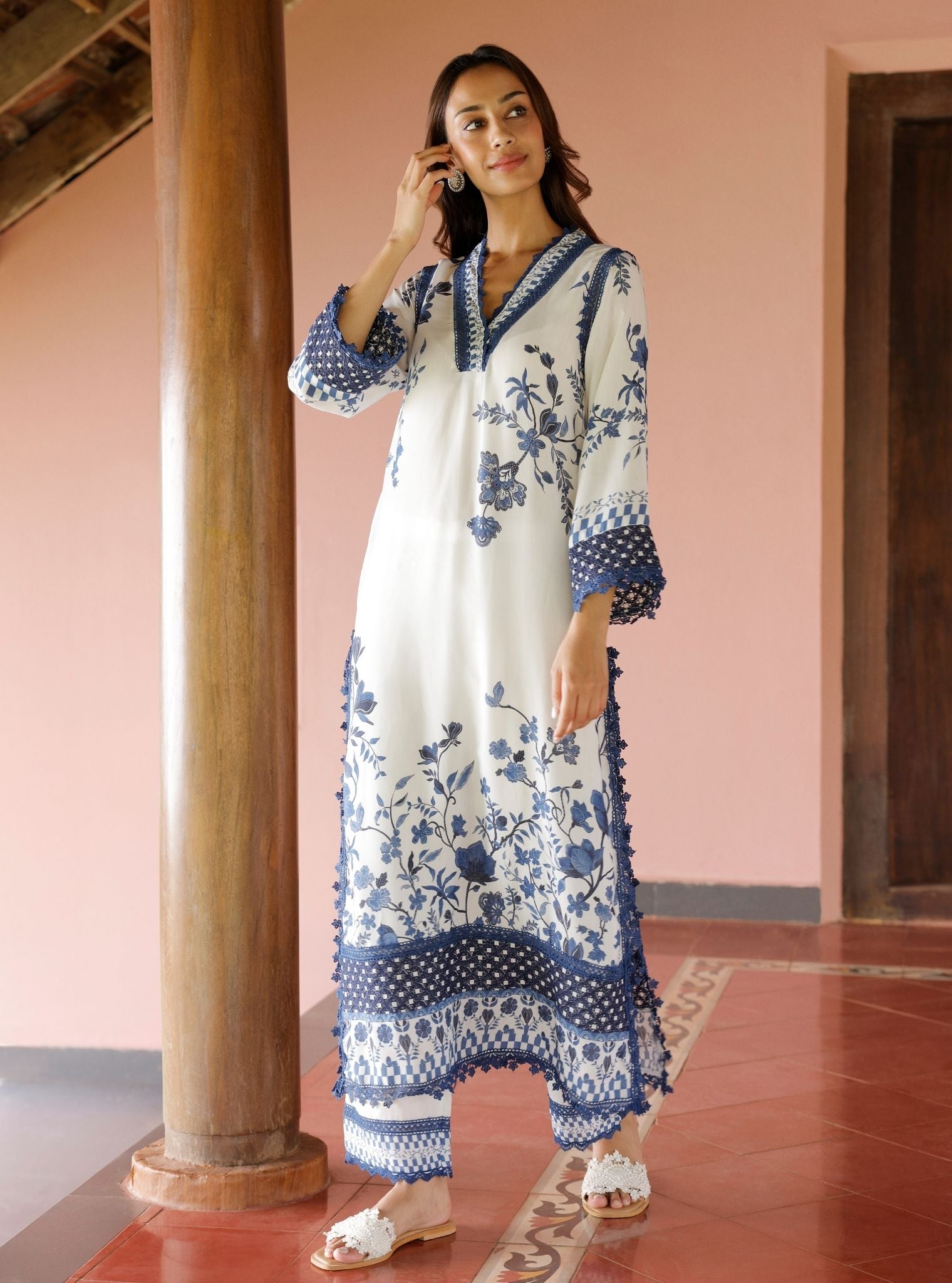Mulmul Lawn Printed Diti White Kurta With Mulmul Lawn Printed Diti White Pant