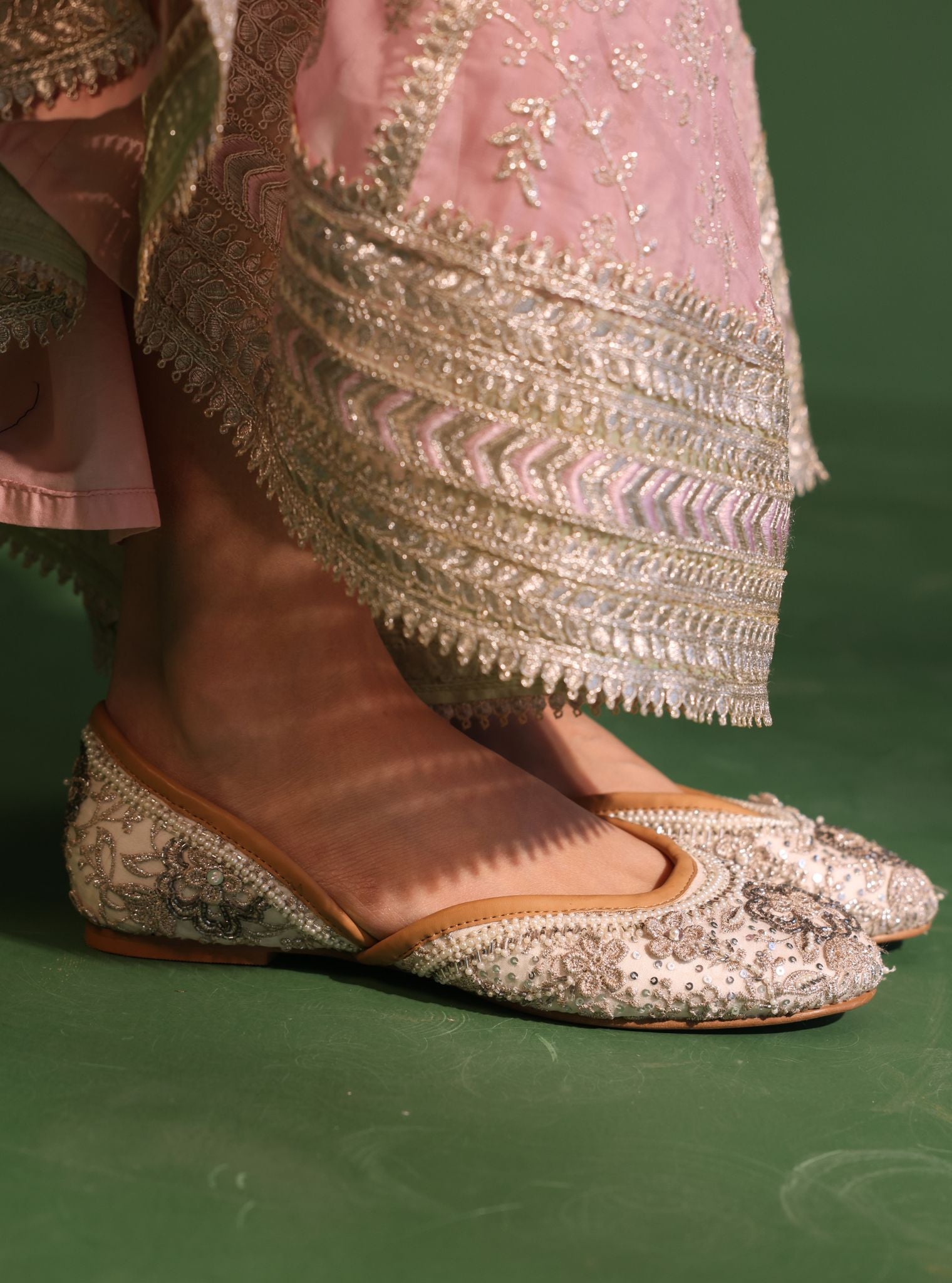 Mumul Nimrah Silver Vegan Jutti