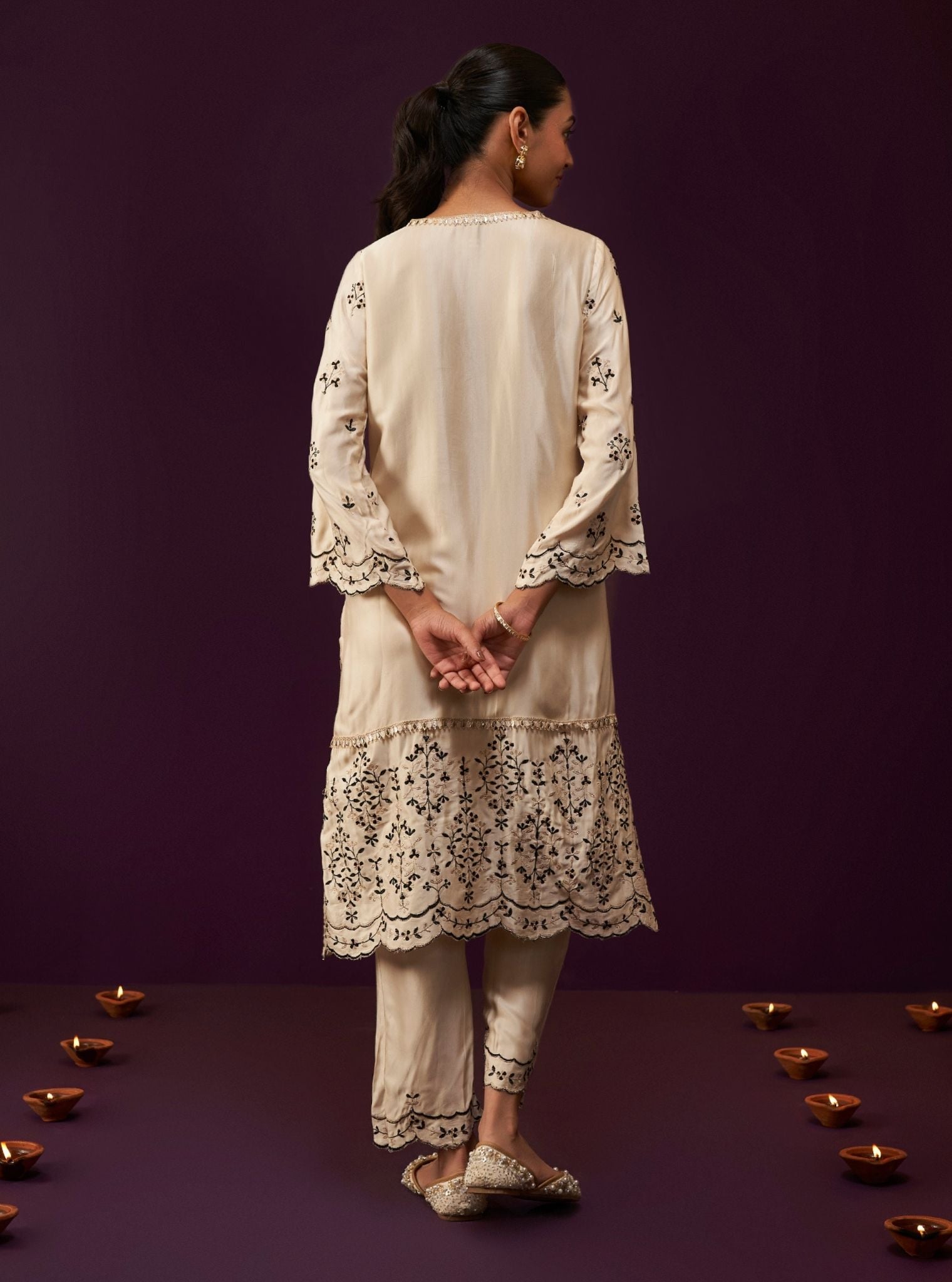 Mulmul Cupro Satin Tasanee Off White Kurta With Mulmul Cupro Satin Tasanee Off White Pant