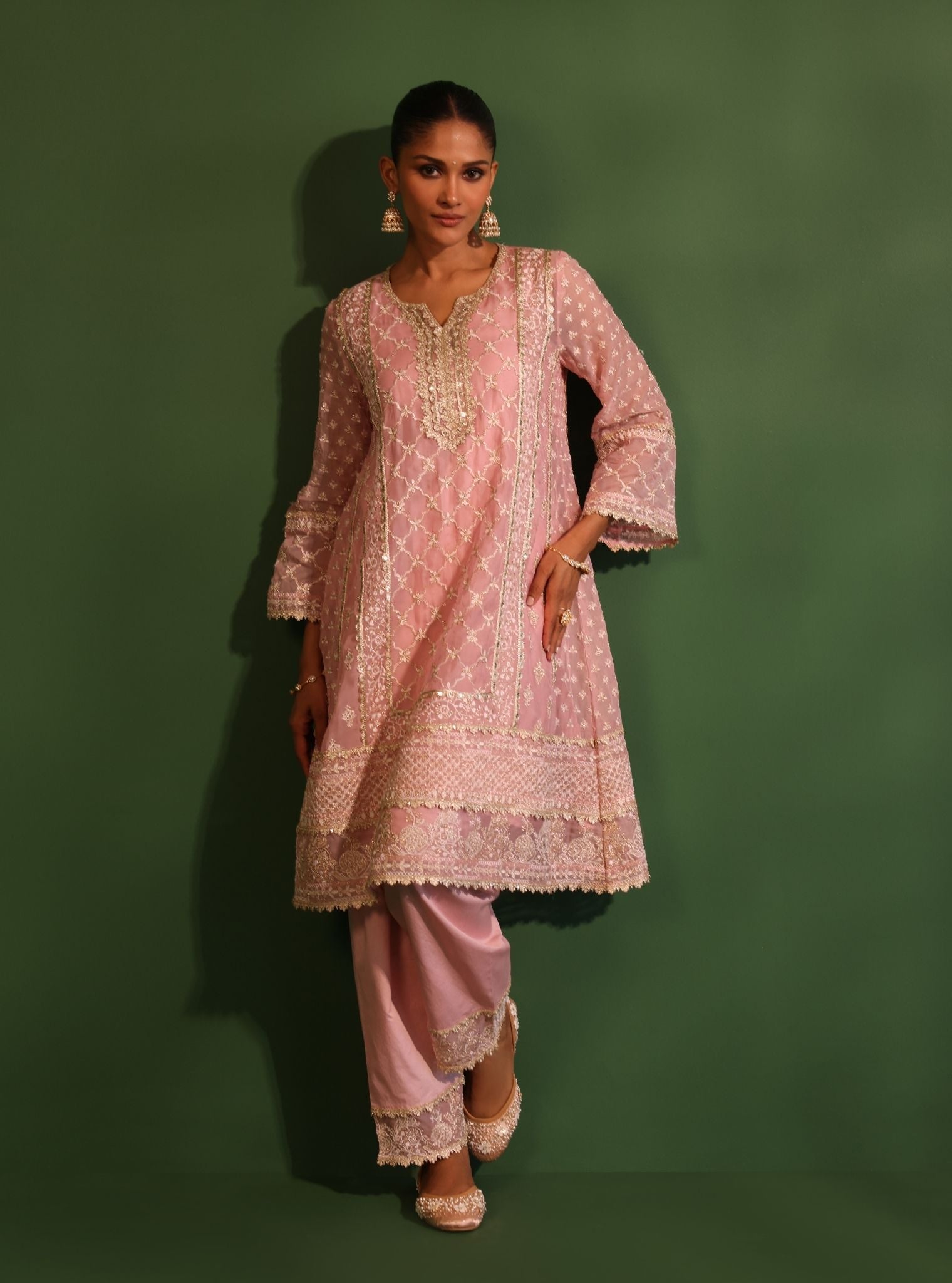 Mulmul Organza Suhana Onion Pink Kurta With Mulmul Organza Suhana Onion Pink Kurta