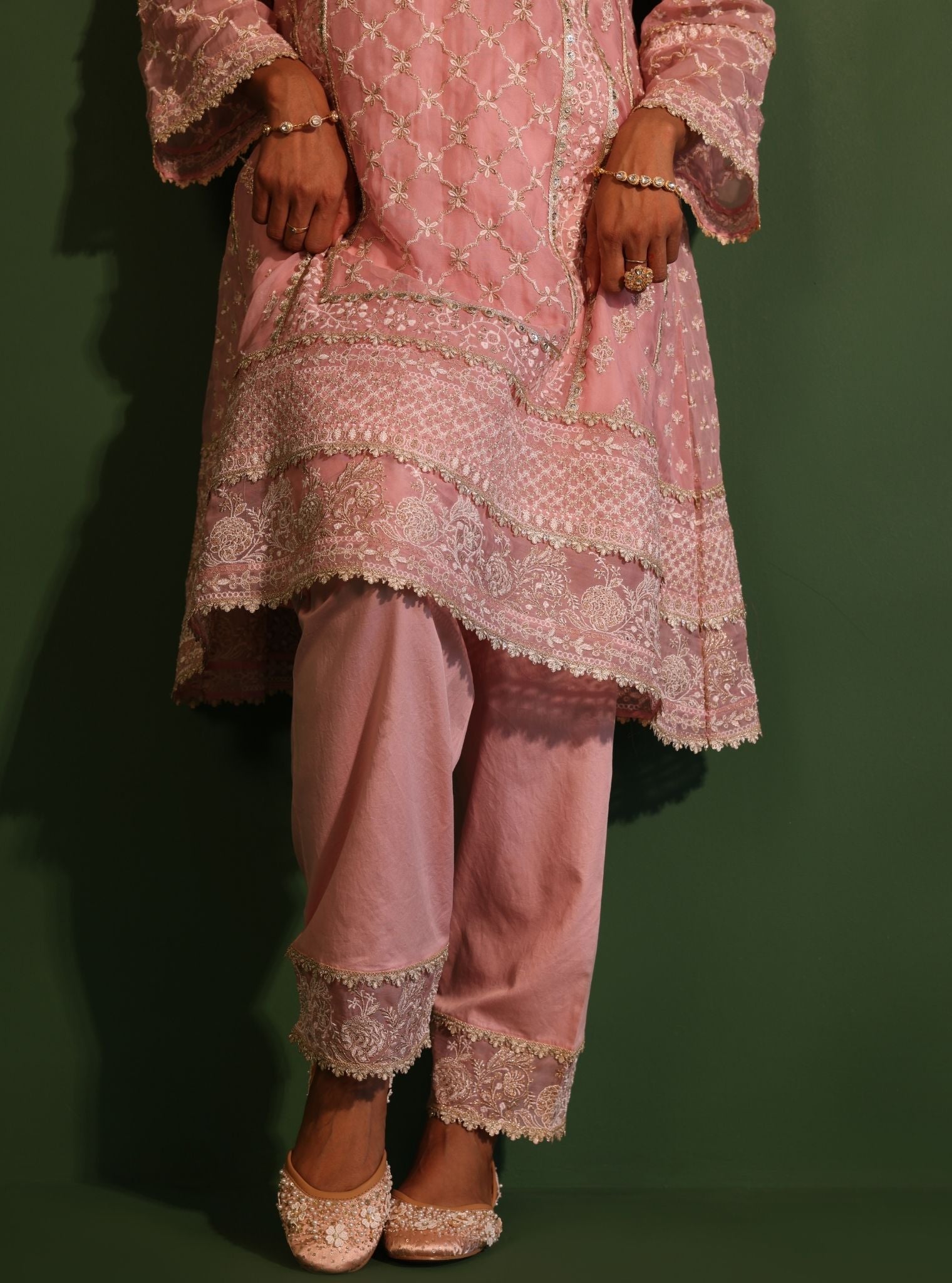 Mulmul Organza Suhana Onion Pink Kurta With Mulmul Organza Suhana Onion Pink Kurta