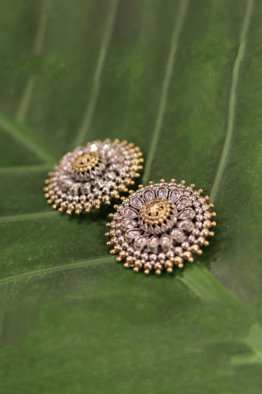 Hema Studs