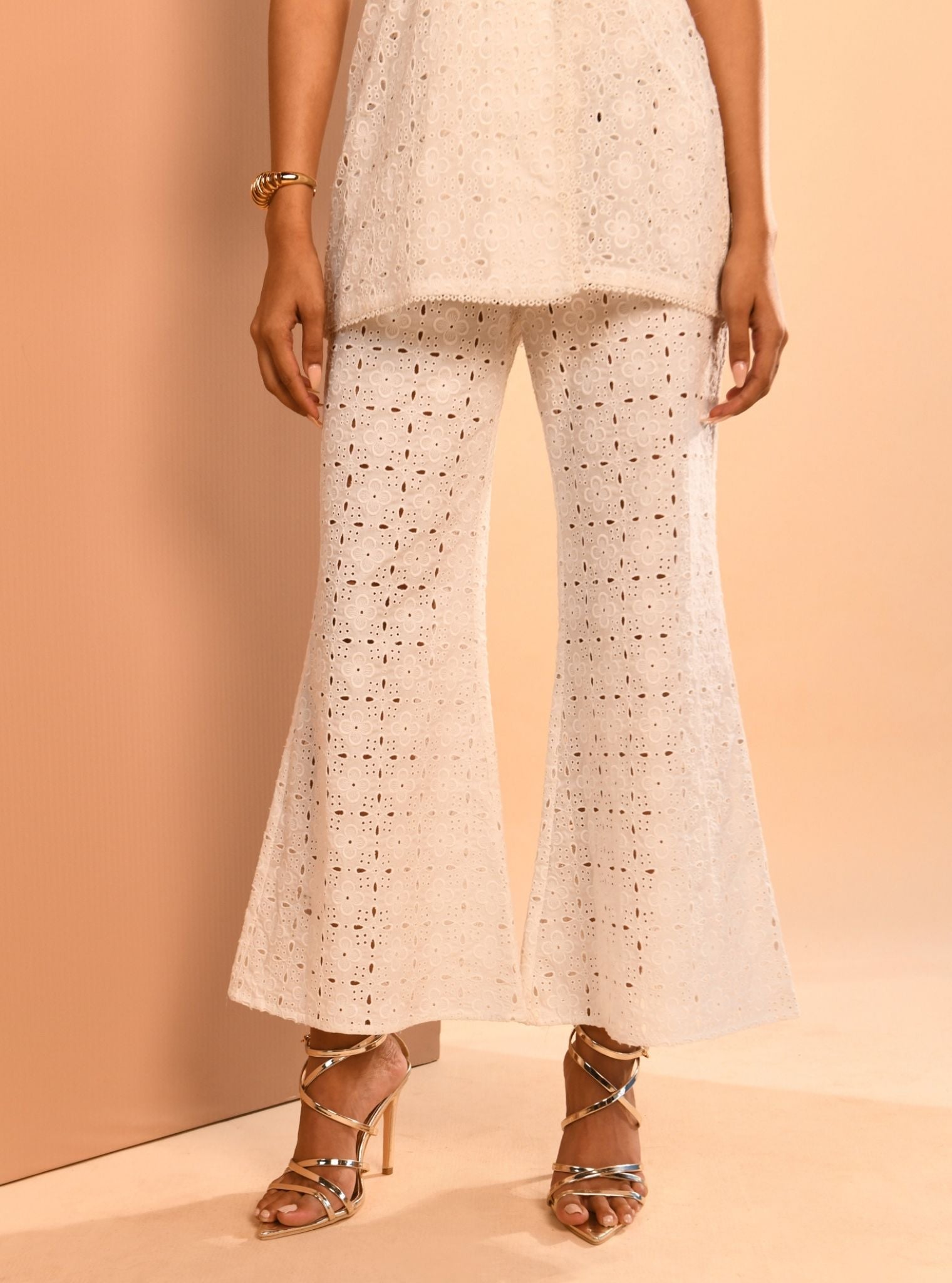 Mulmul Organza Dell White Top With Mulmul Cotton Dell White Pant