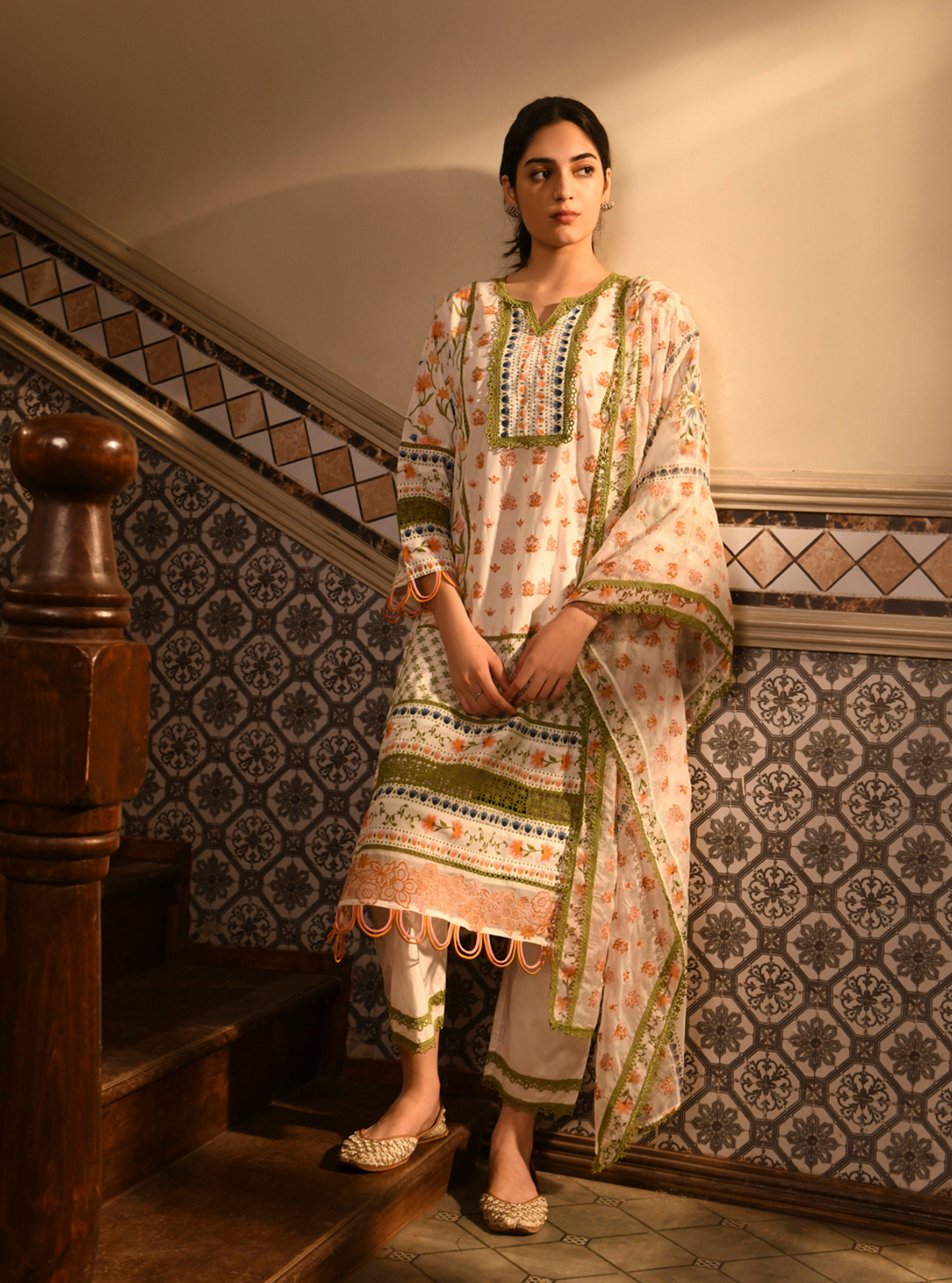 Mulmul Cotton Sanny White Printed Kurta With Mulmul Cotton Sanny White Pant