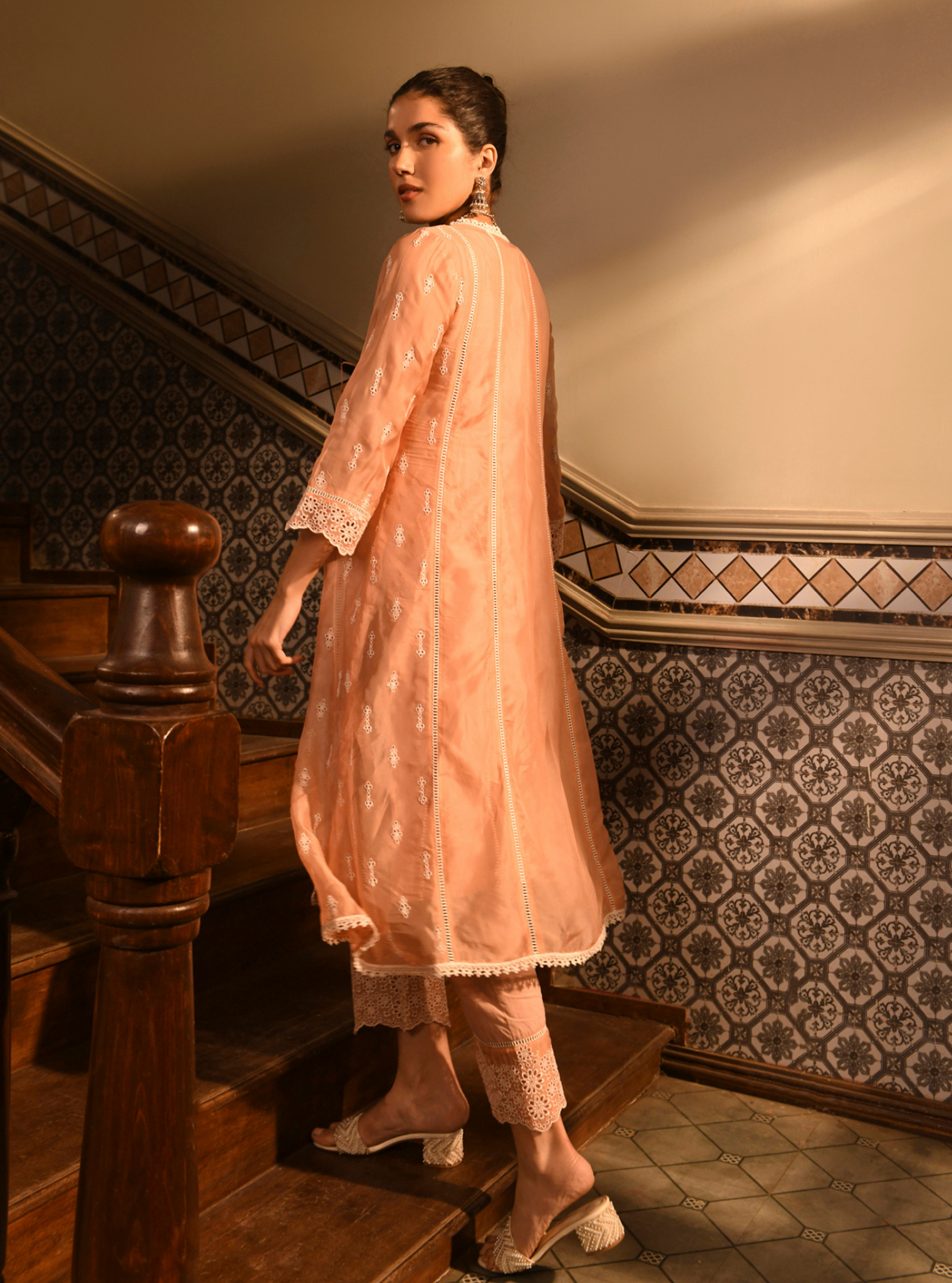 Mulmul Organza Vashti Peach Kurta With Mulmul Cotton Vashti Peach Pant