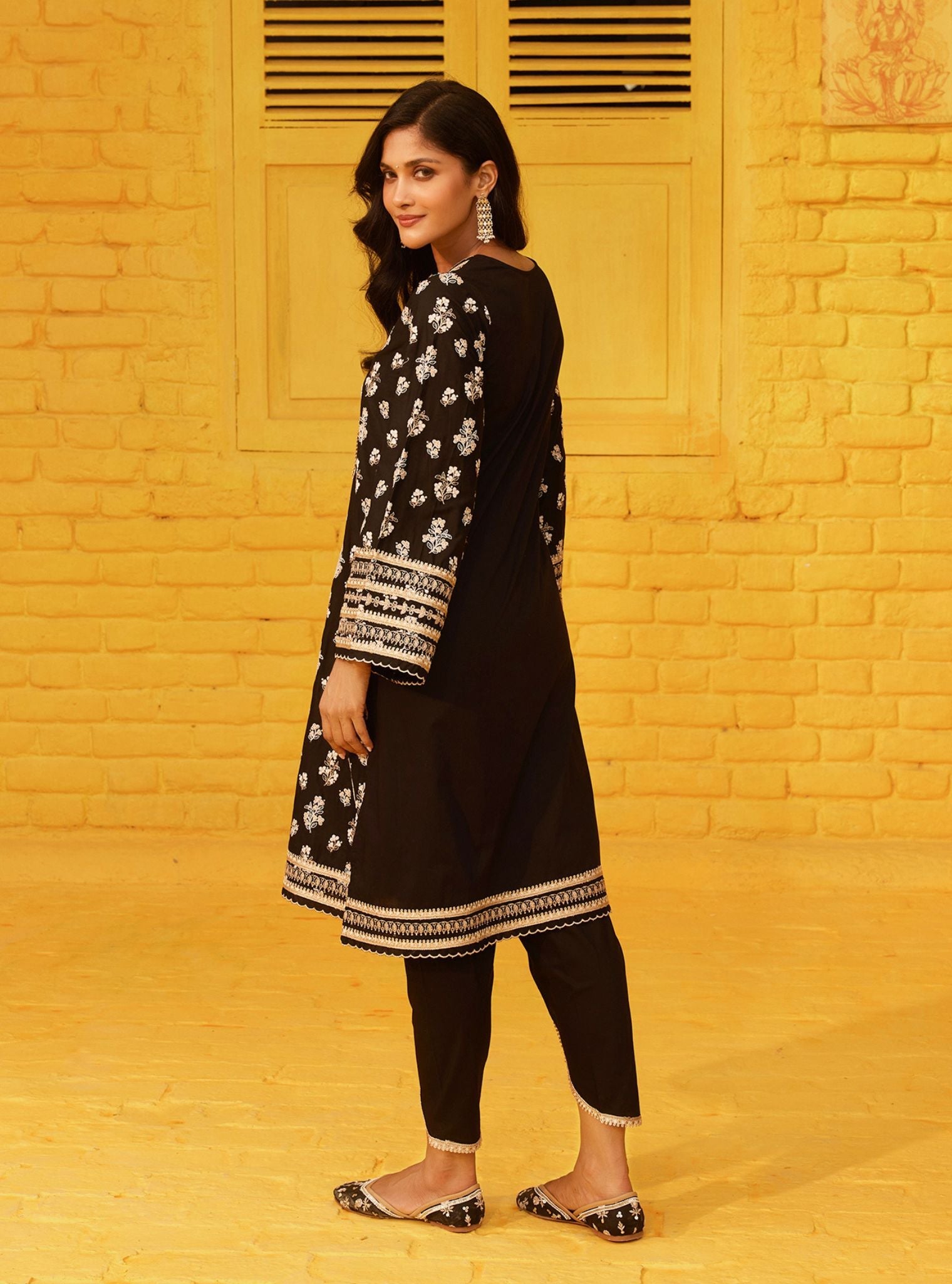 Mulmul Cotton Abria Black Kurta With Mulmul Cotton Abria Black Dhoti Pant