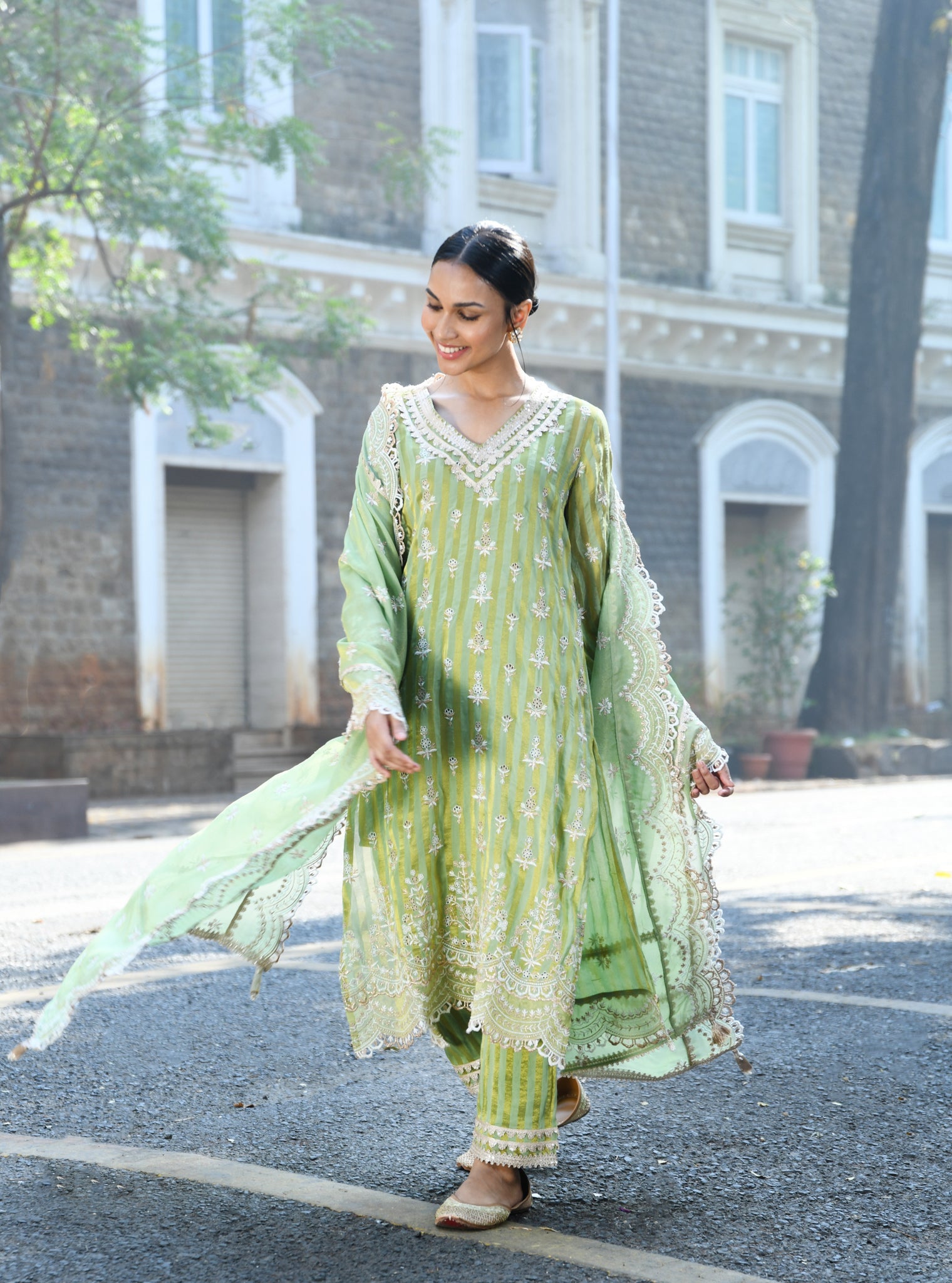 Mulmul Banarsi Dasheri Green Kurta With Mulmul Banarsi Dasheri Green Pant