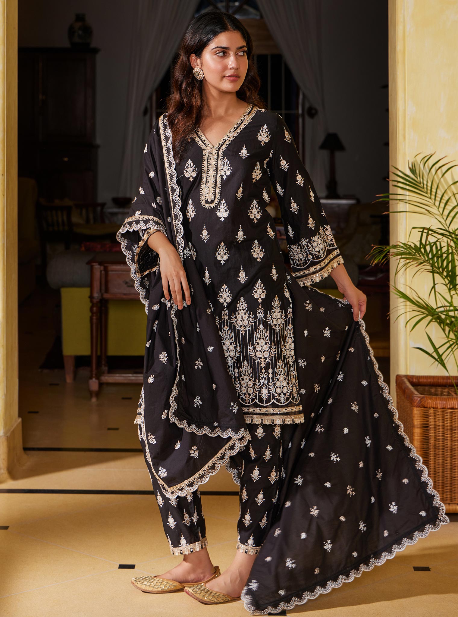 Mulmul Cotton Amaltas Black Kurta with Mulmul Cotton Amaltas Black Pant