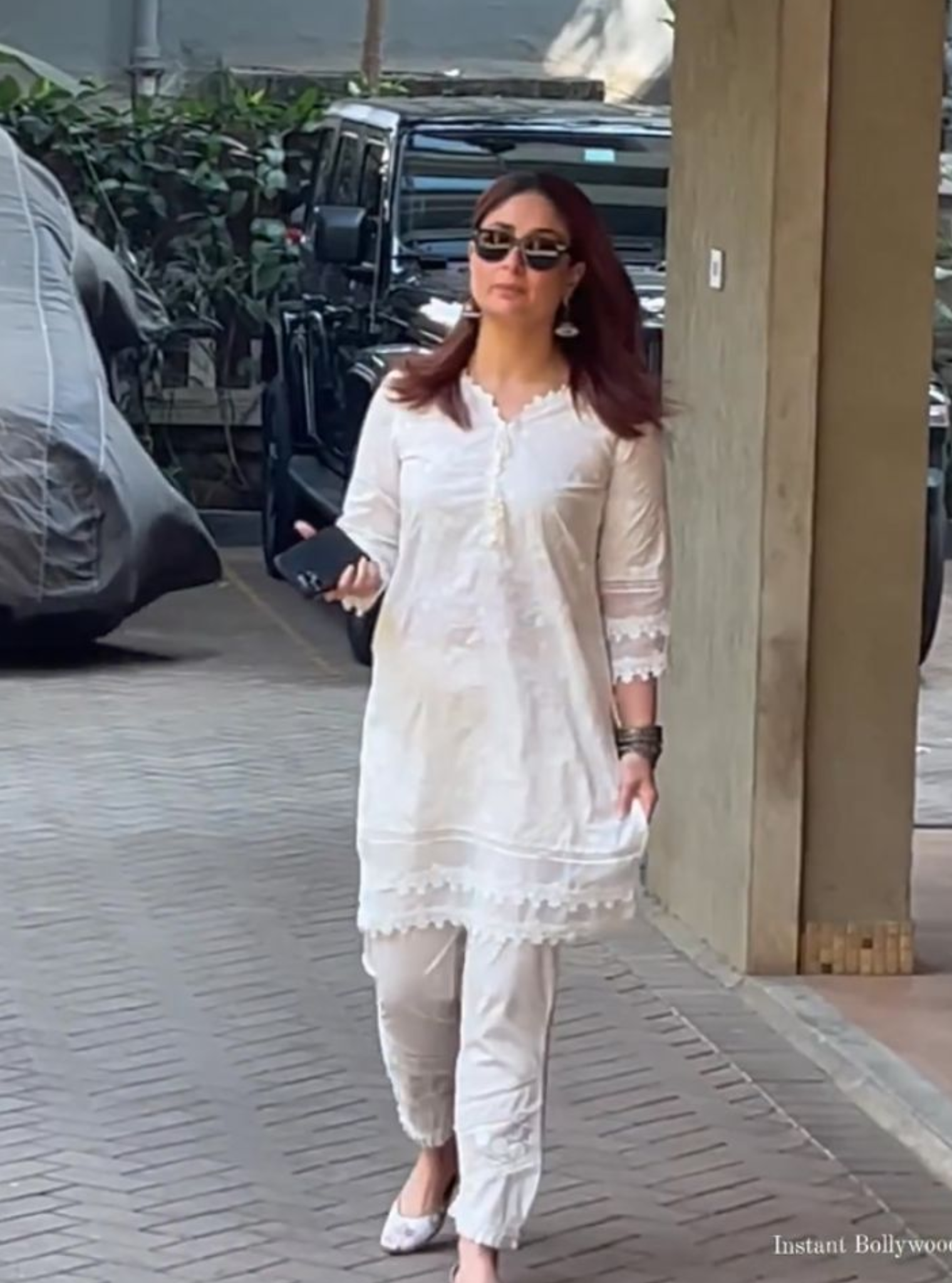 Mulmul Cotton Emmie White Kurta With Mulmul Cotton Diagonal Lace???ÿPants