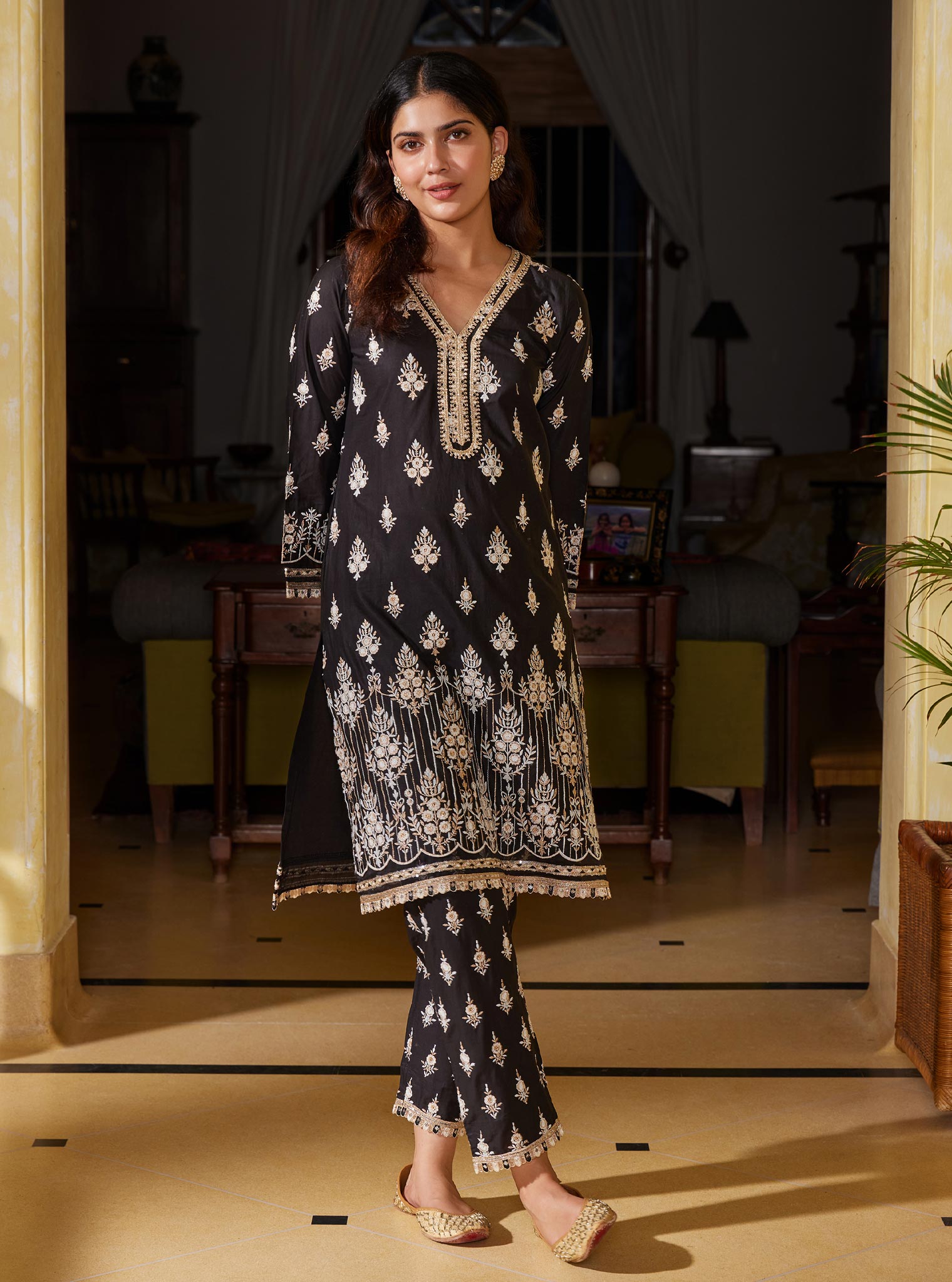 Mulmul Cotton Amaltas Black Kurta with Mulmul Cotton Amaltas Black Pant