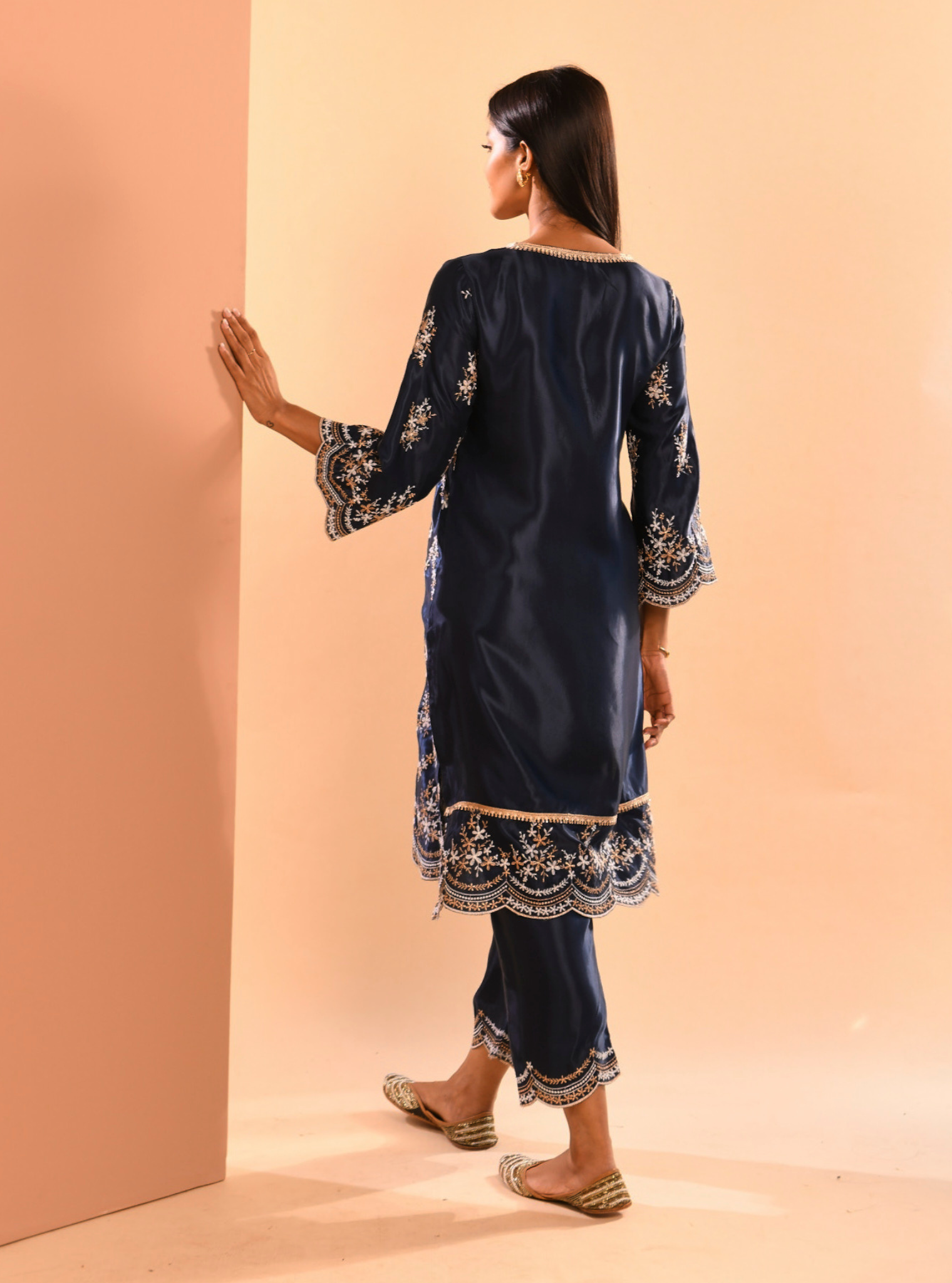 Mulmul Cupro Valaya Navy Kurta With Mulmul Cupro Valaya Navy Pant