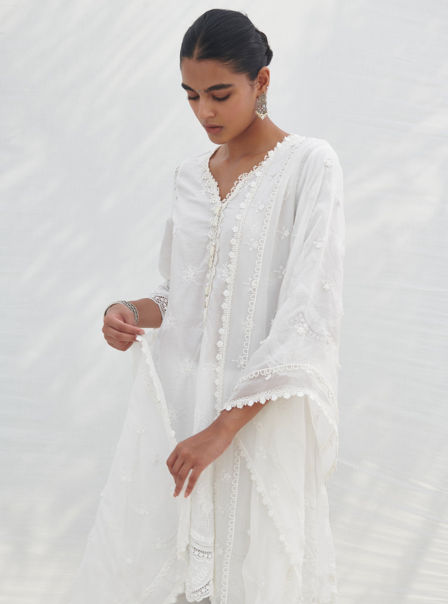 Mulmul Cotton Acoi White Kurta With Mulmul Cotton Floral Lace Flared White Pant