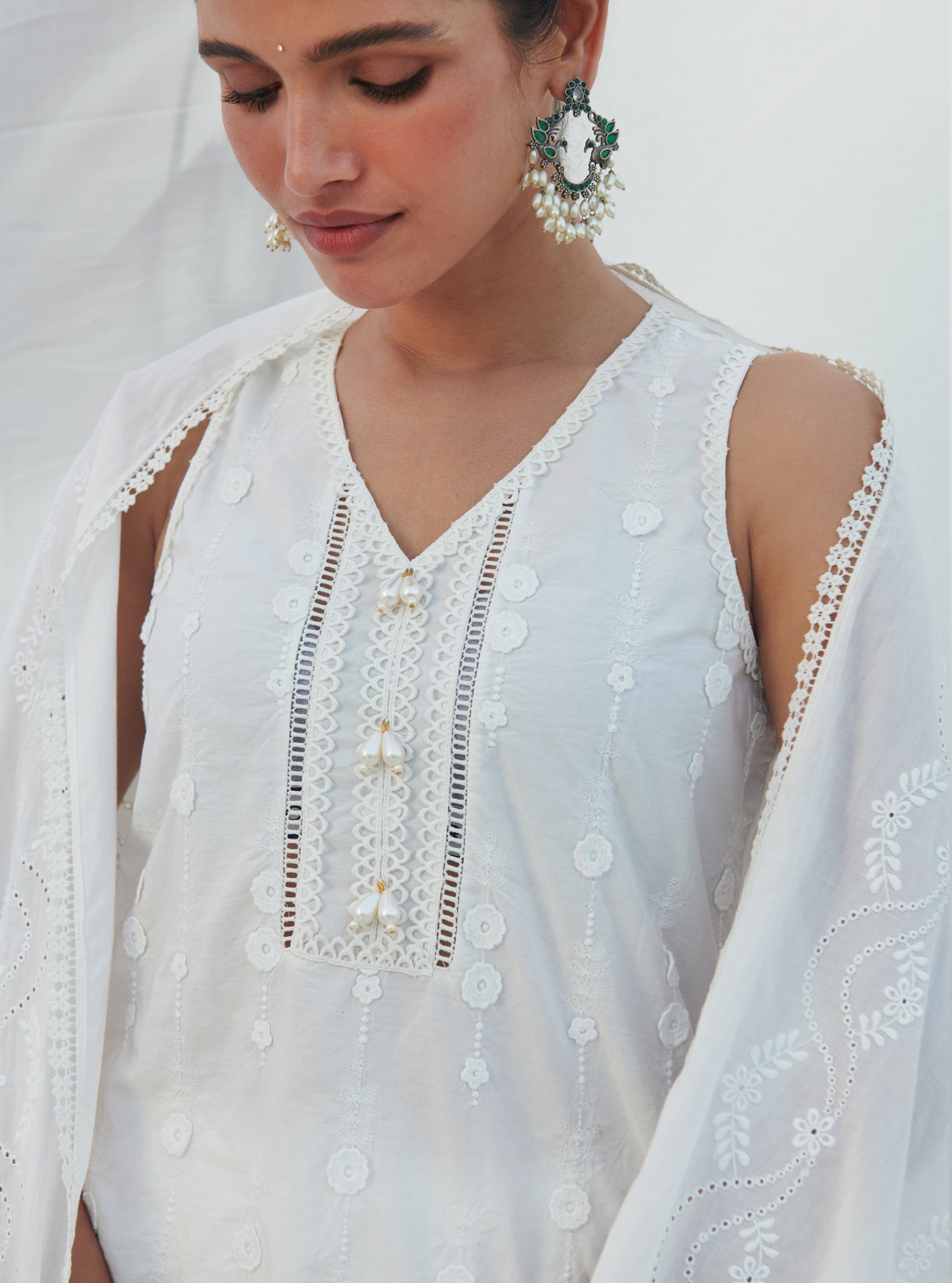 Mulmul Cotton Naroa White Kurta With Mulmul Cotton Revora White Pant