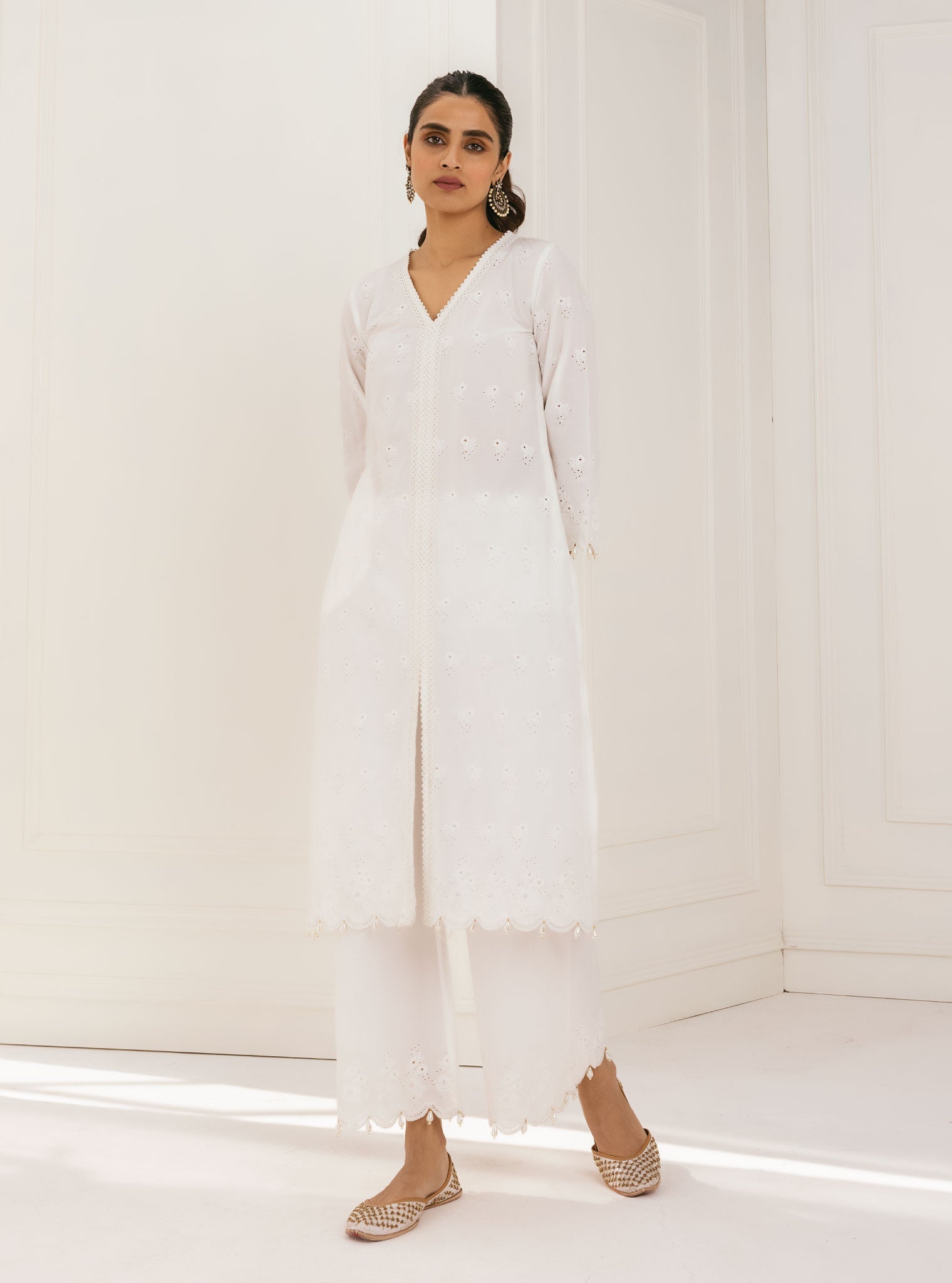 Mulmul Cotton Nitoi White Kurta With Nitoi White Palazzo