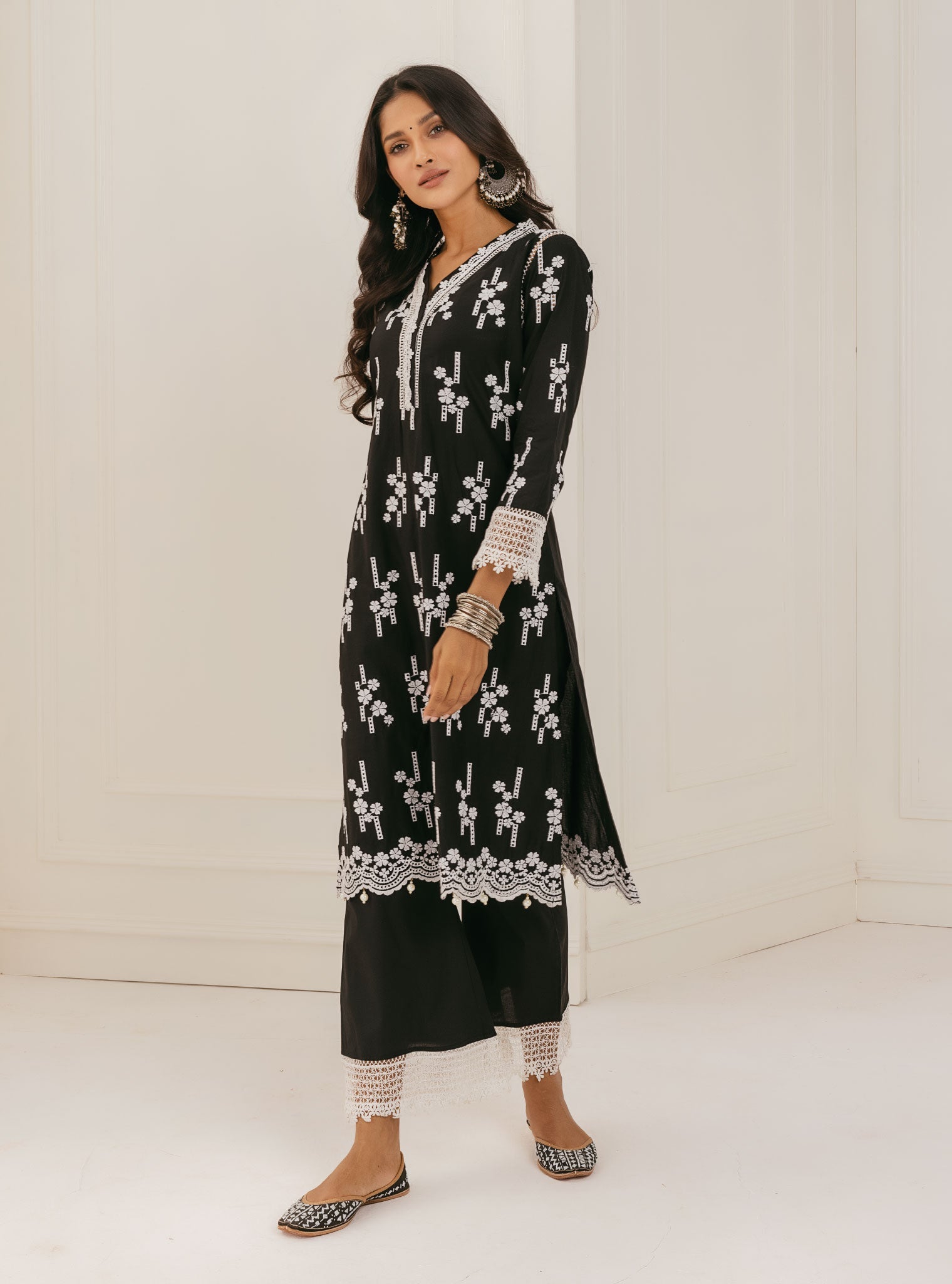 Mulmul Cotton Riwa Black Kurta With Riwa Black Palazzo