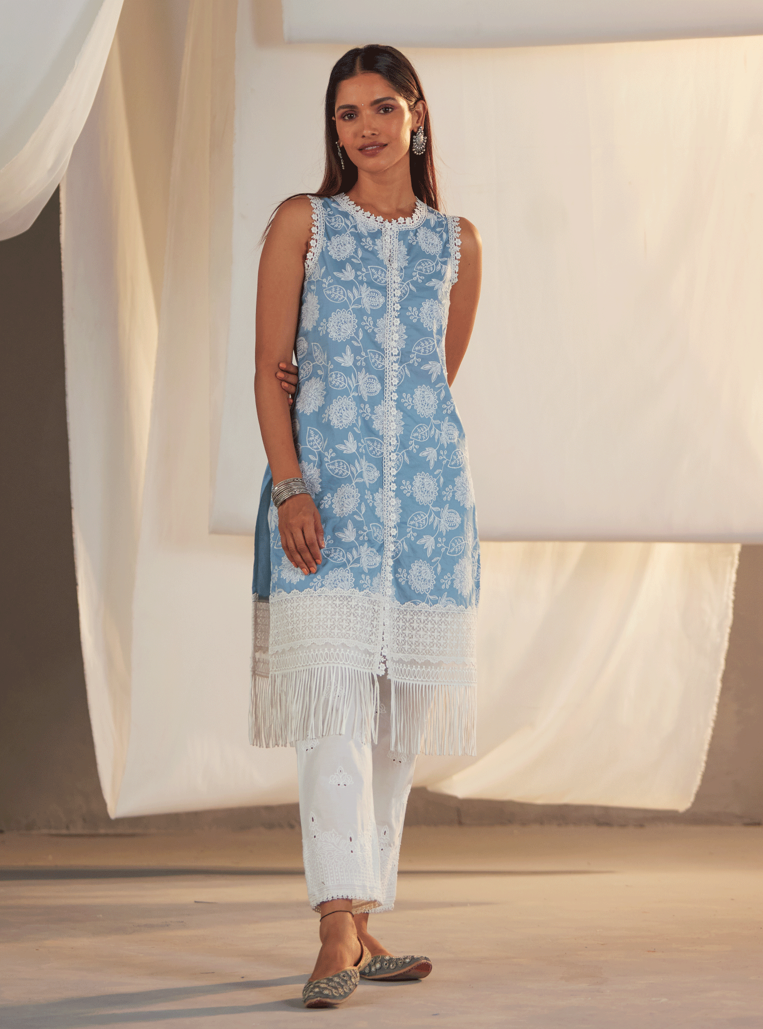 Mulmul Cotton kygo Teal Kurta With Mulmul Cotton Emb Eyelet White Pant