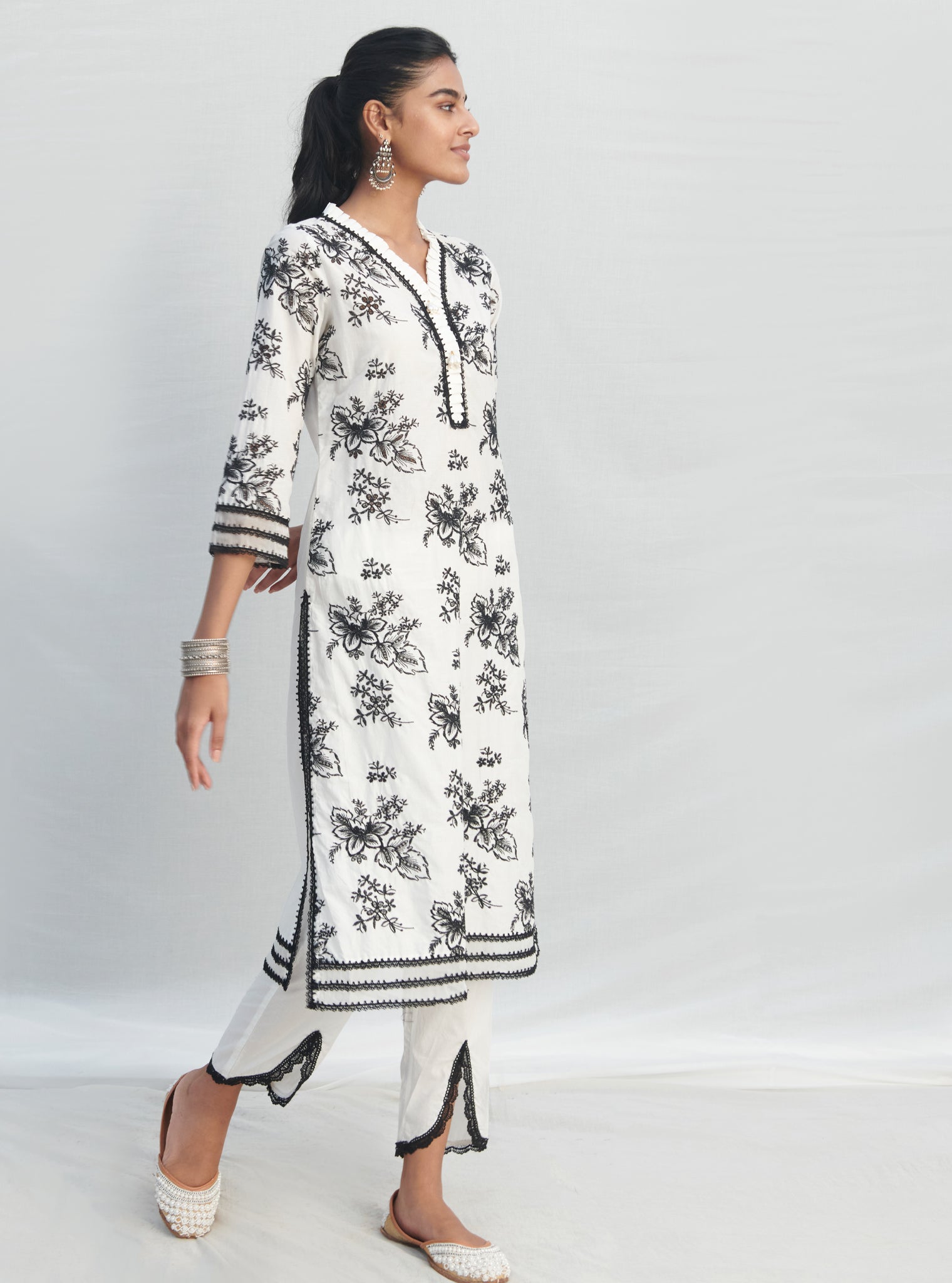 Mulmul Cotton Verlem White Kurta With Mulmul Cotton Savri White Pant