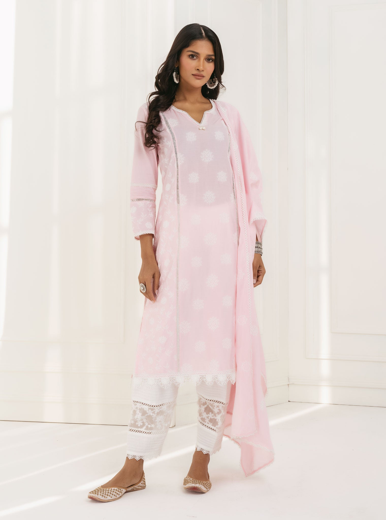 Mulmul Cotton Kannur Pink Kurta With Floral Organza White Panelled Salwar