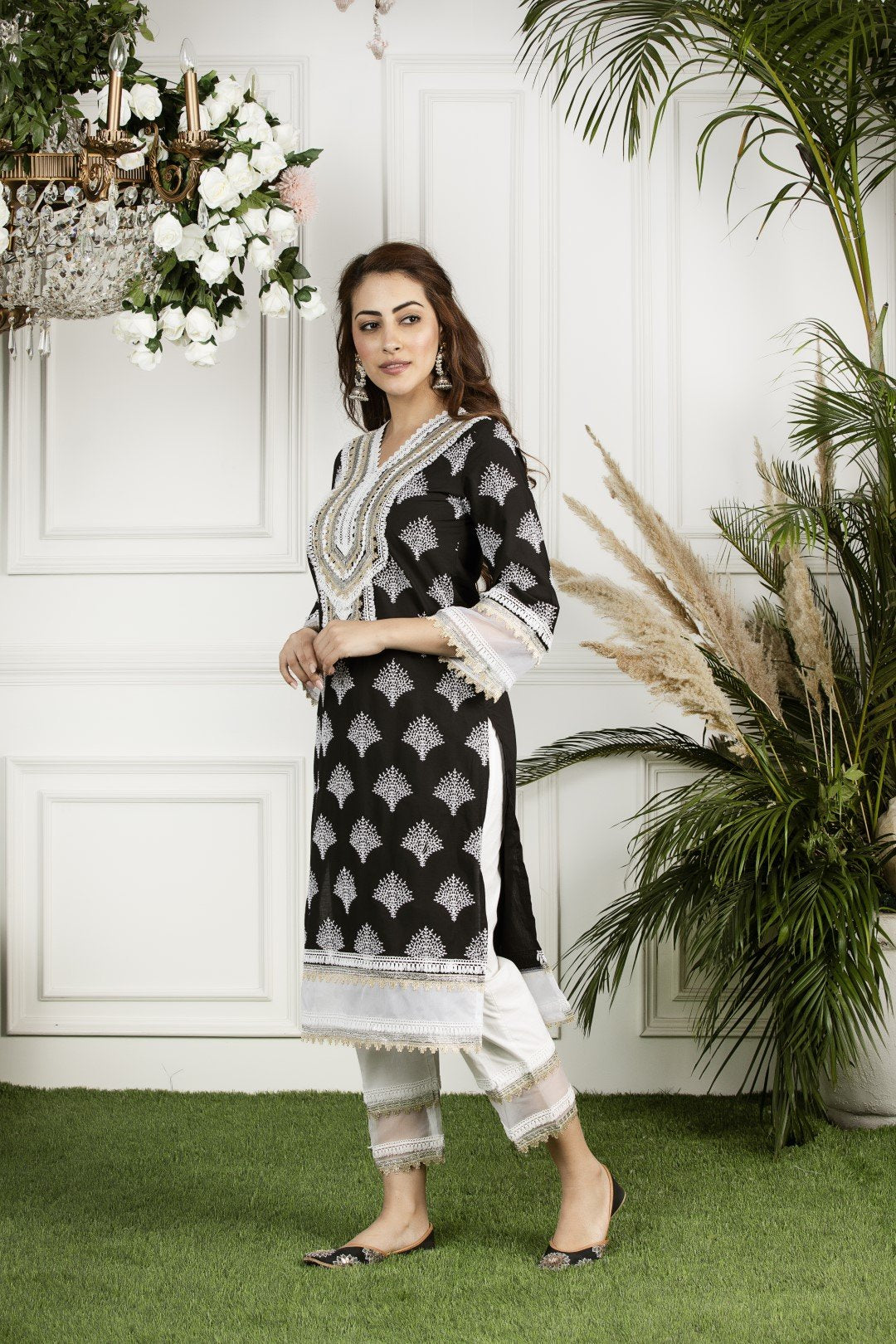 https://cdn.shopify.com/s/files/1/0088/4031/4931/files/Maple_Kurta-_Black.mov?2840